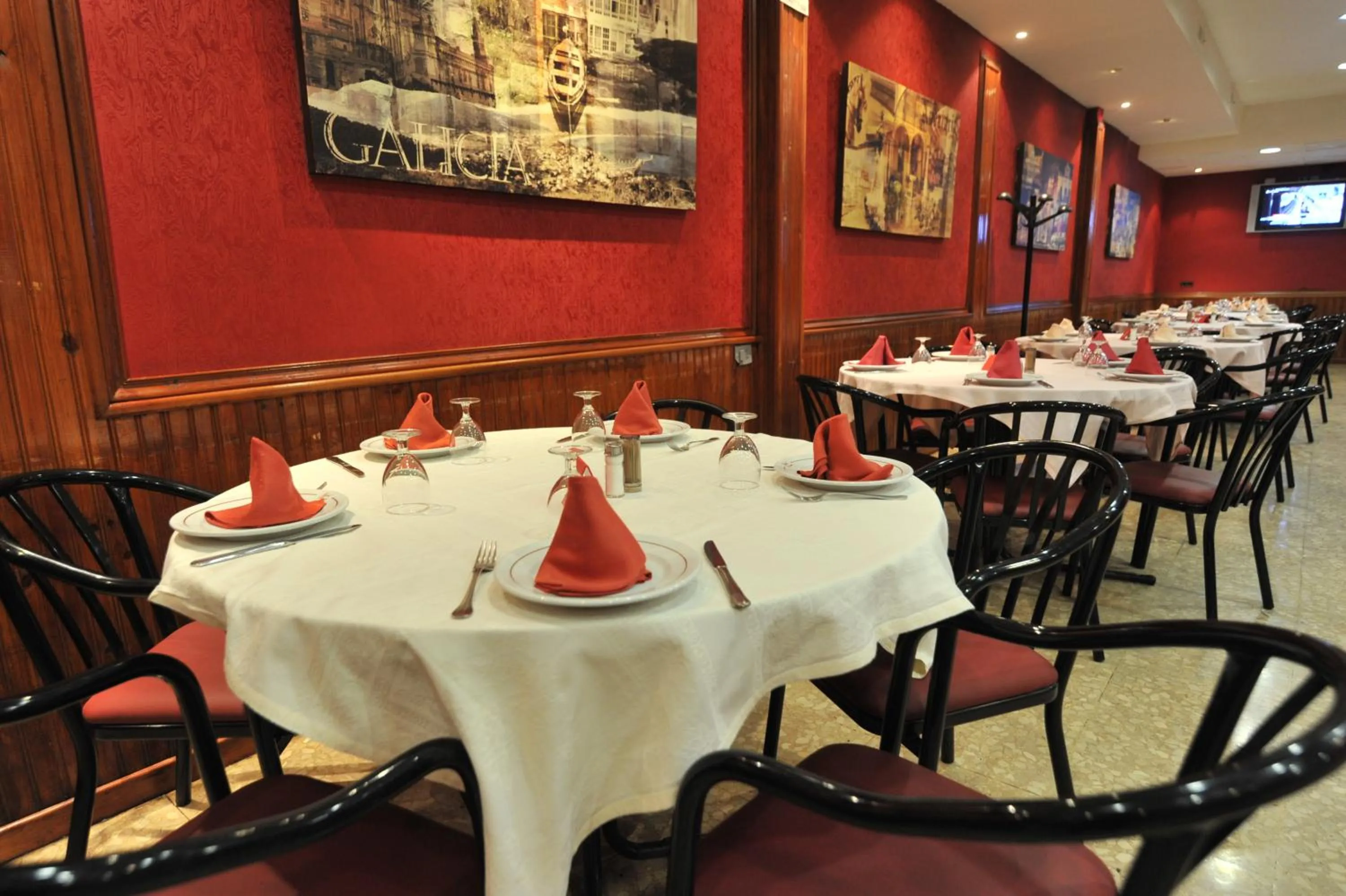 Restaurant/places to eat in Hostal Goyma III