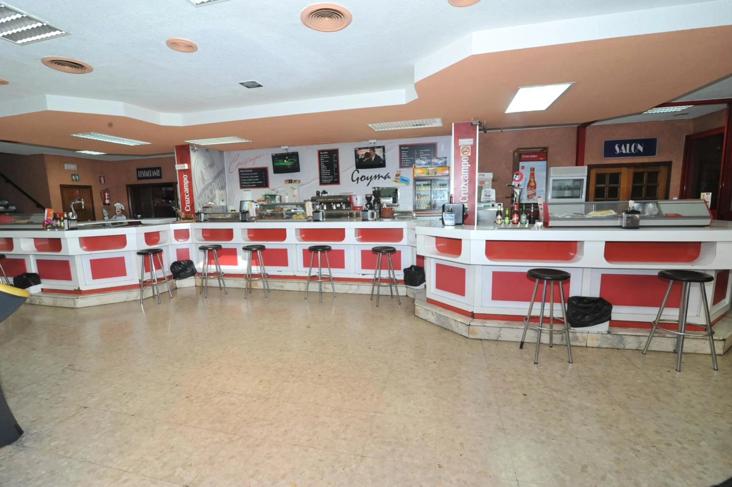 Food and drinks in Hostal Goyma III