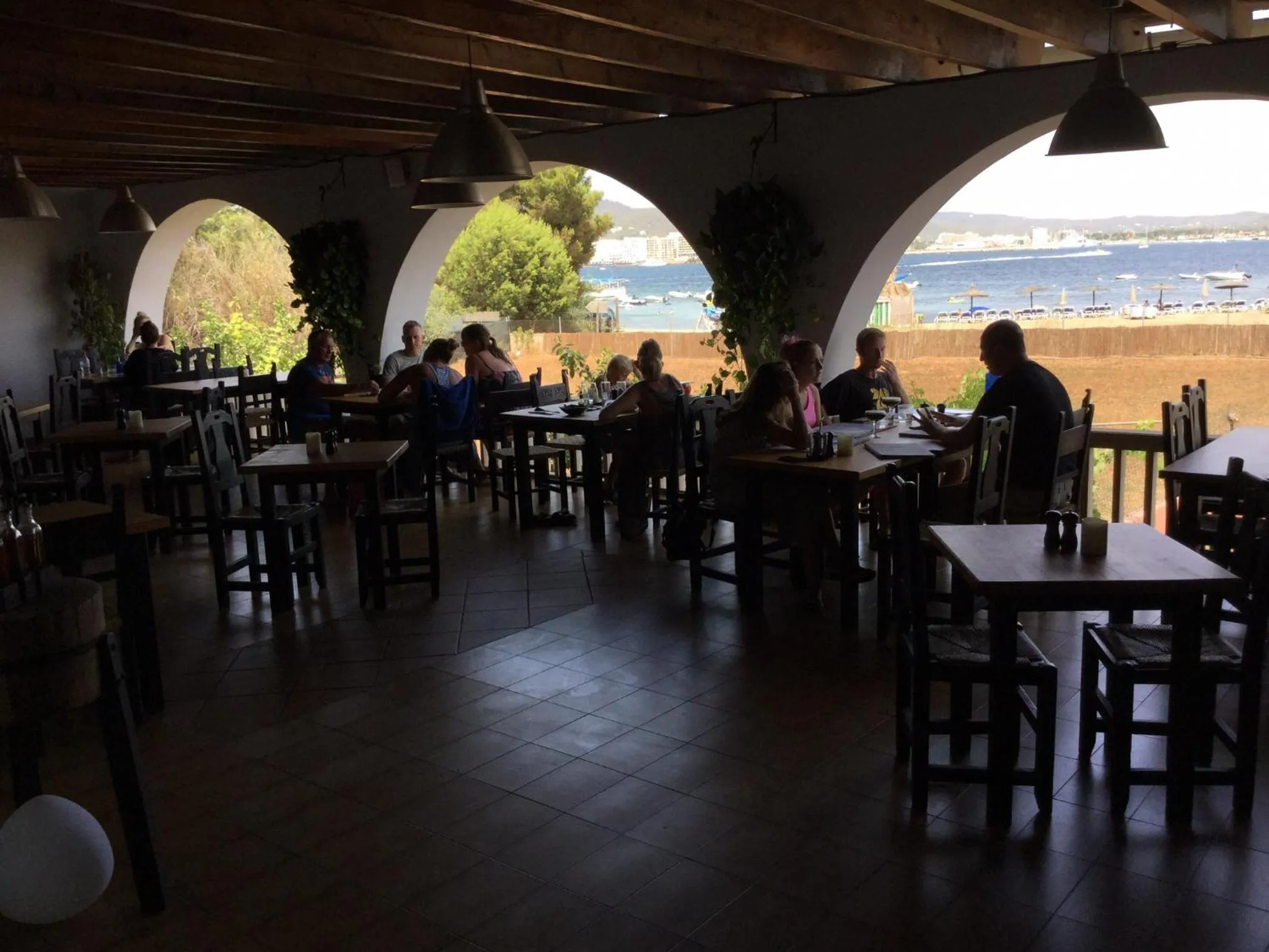 Restaurant/places to eat in Apartamentos Alba