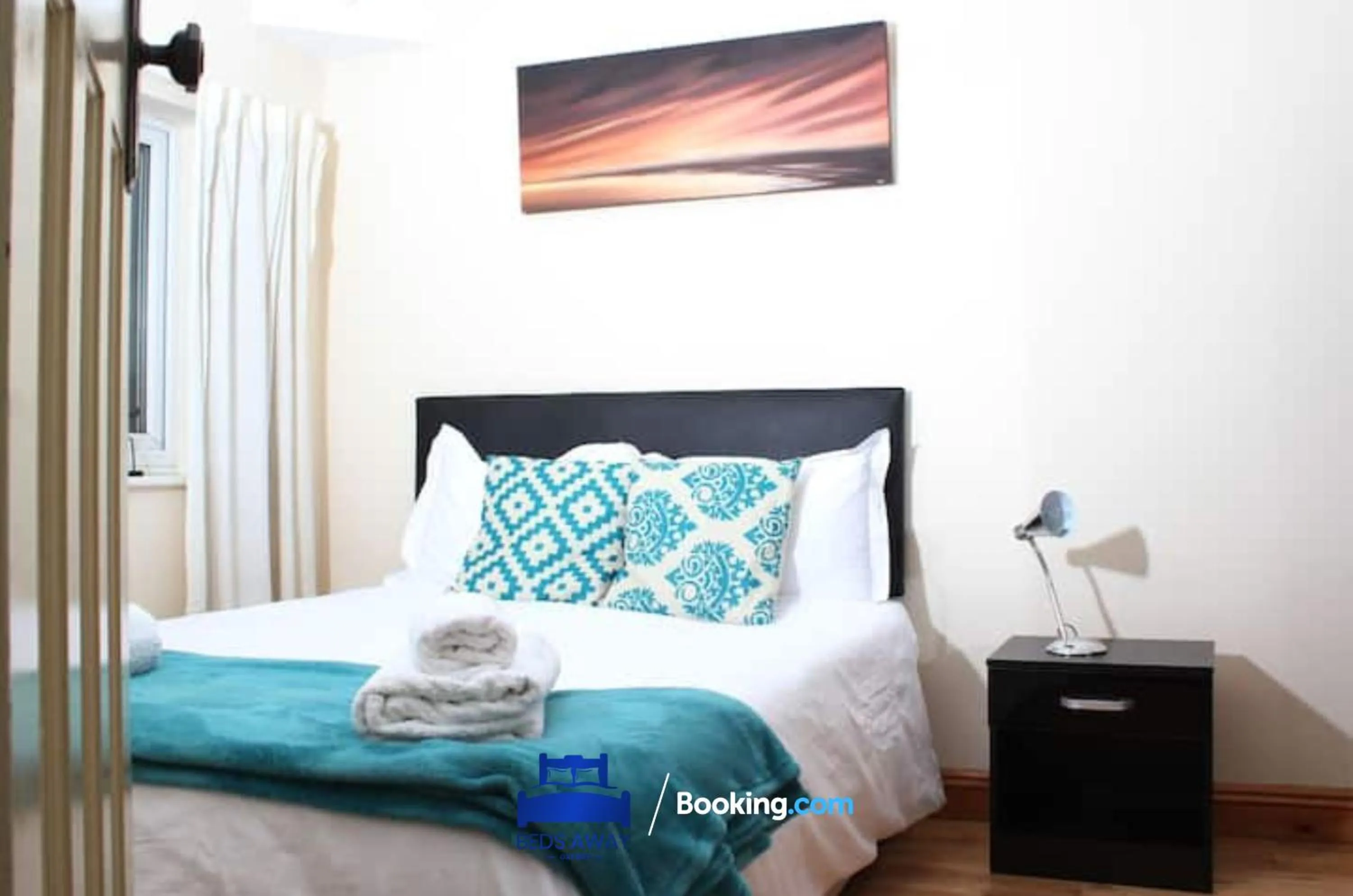 Bed in 3 Bedroom House For Contractors By Beds Away Short Lets & Serviced Accommodation Oxford With Free Parking for 2 Cars