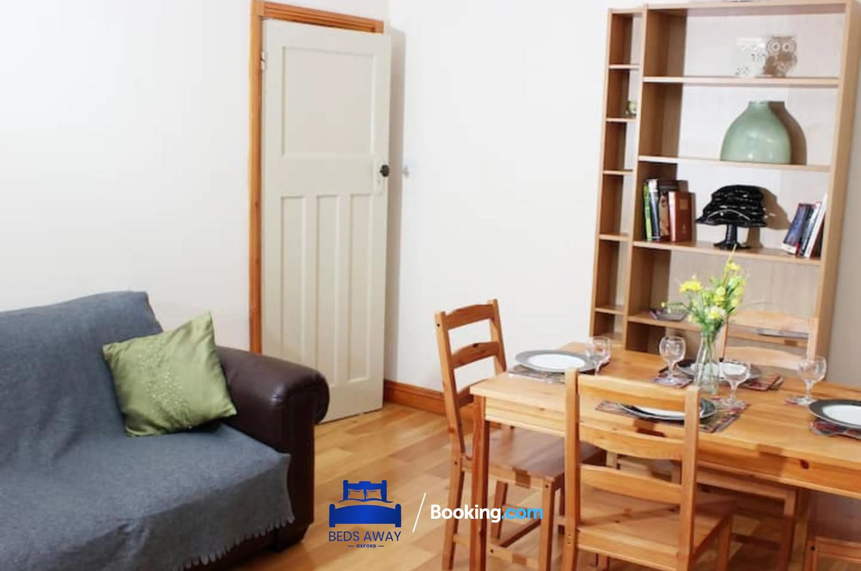 Living room in 3 Bedroom House For Contractors By Beds Away Short Lets & Serviced Accommodation Oxford With Free Parking for 2 Cars