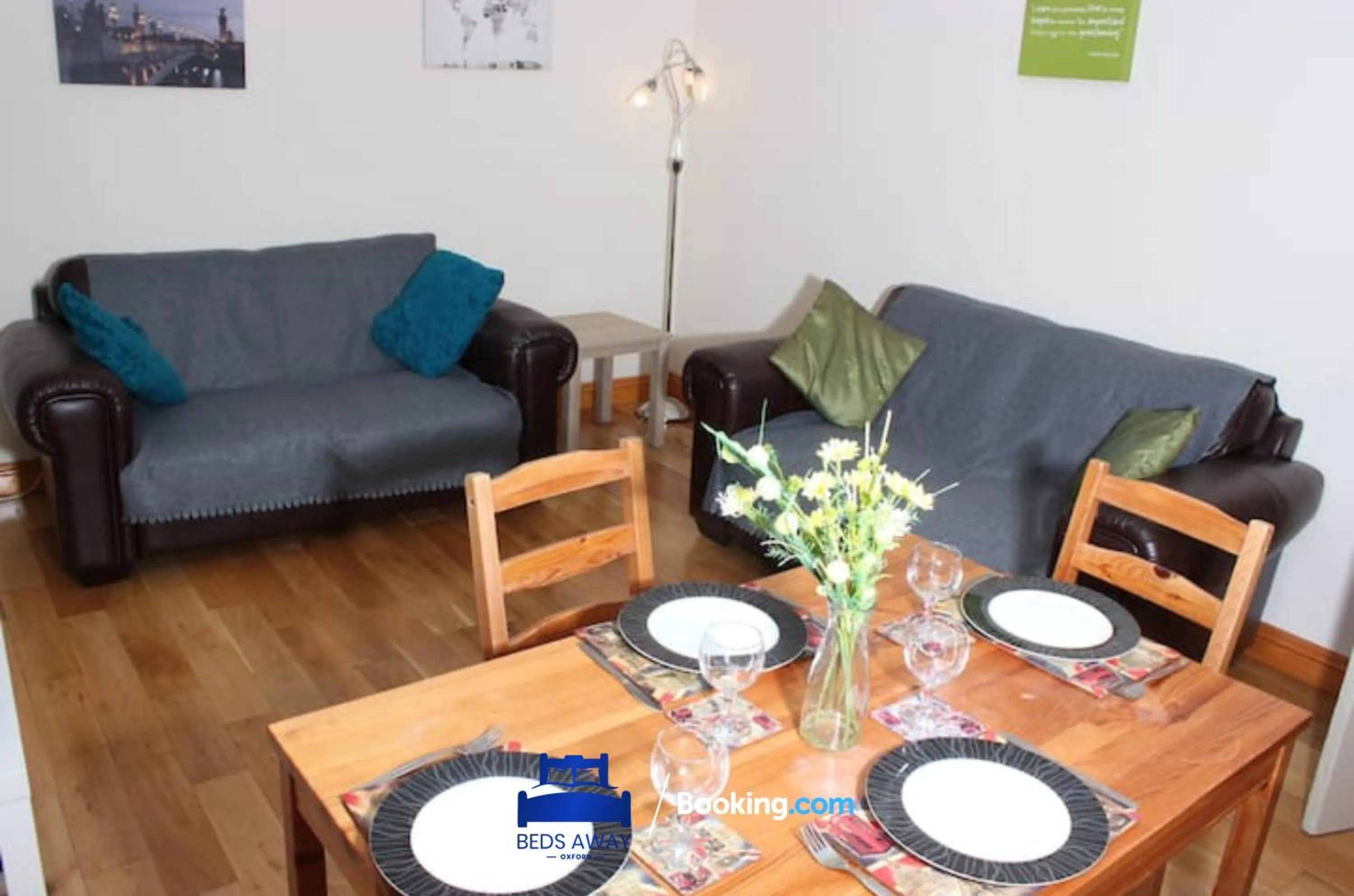 Living room in 3 Bedroom House For Contractors By Beds Away Short Lets & Serviced Accommodation Oxford With Free Parking for 2 Cars