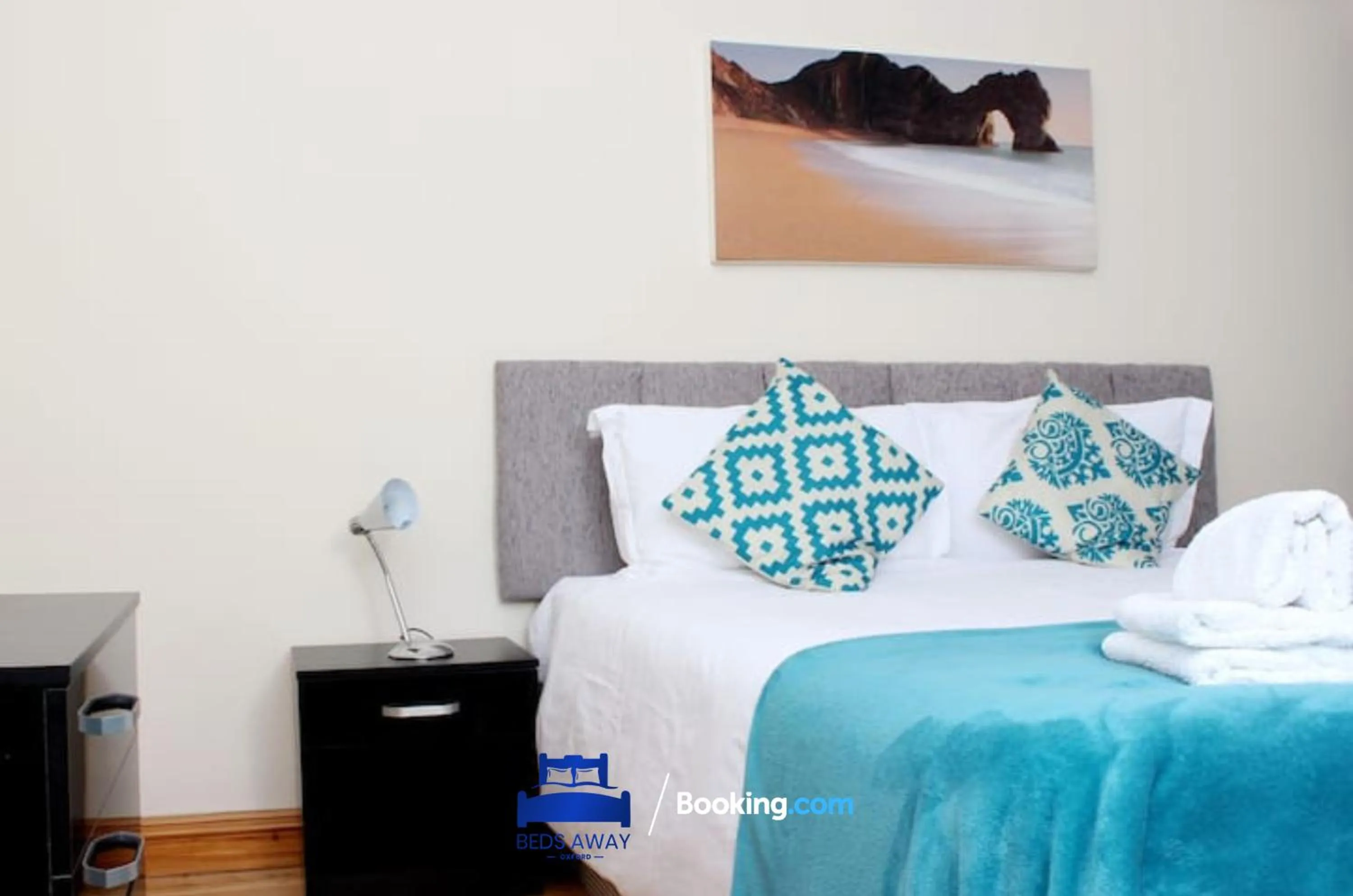 Bed in 3 Bedroom House For Contractors By Beds Away Short Lets & Serviced Accommodation Oxford With Free Parking for 2 Cars