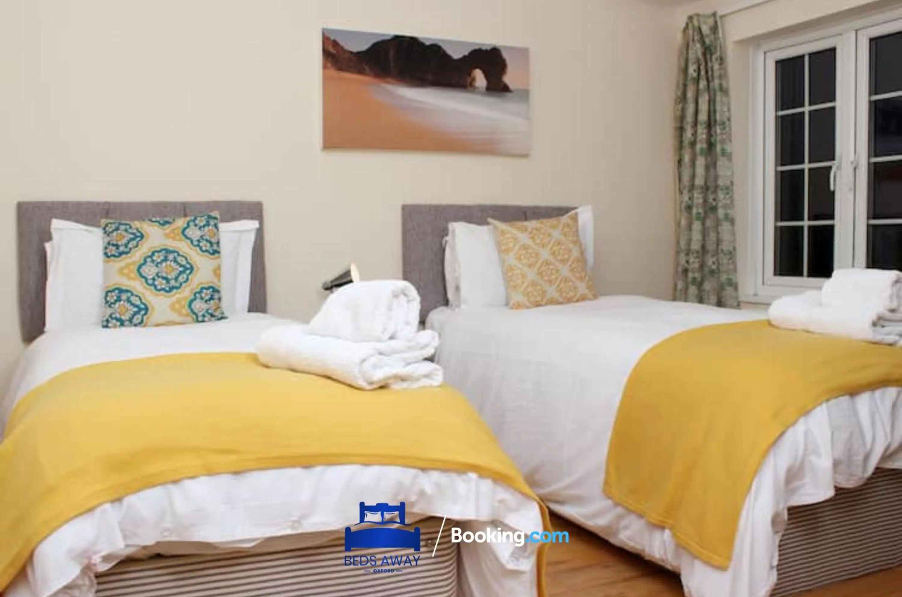 Bed in 3 Bedroom House For Contractors By Beds Away Short Lets & Serviced Accommodation Oxford With Free Parking for 2 Cars