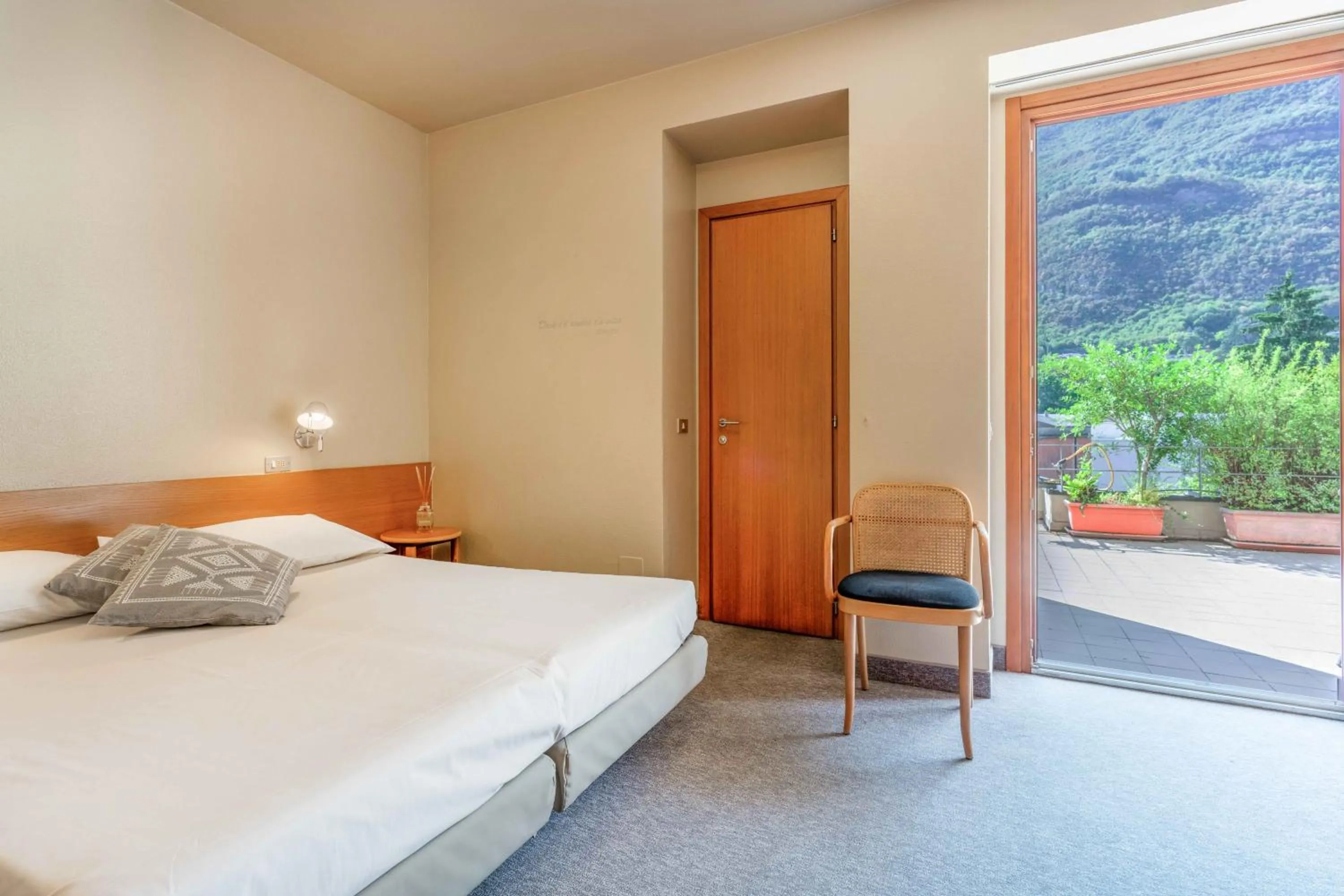 Photo of the whole room, Bed in Albergo Sorriso