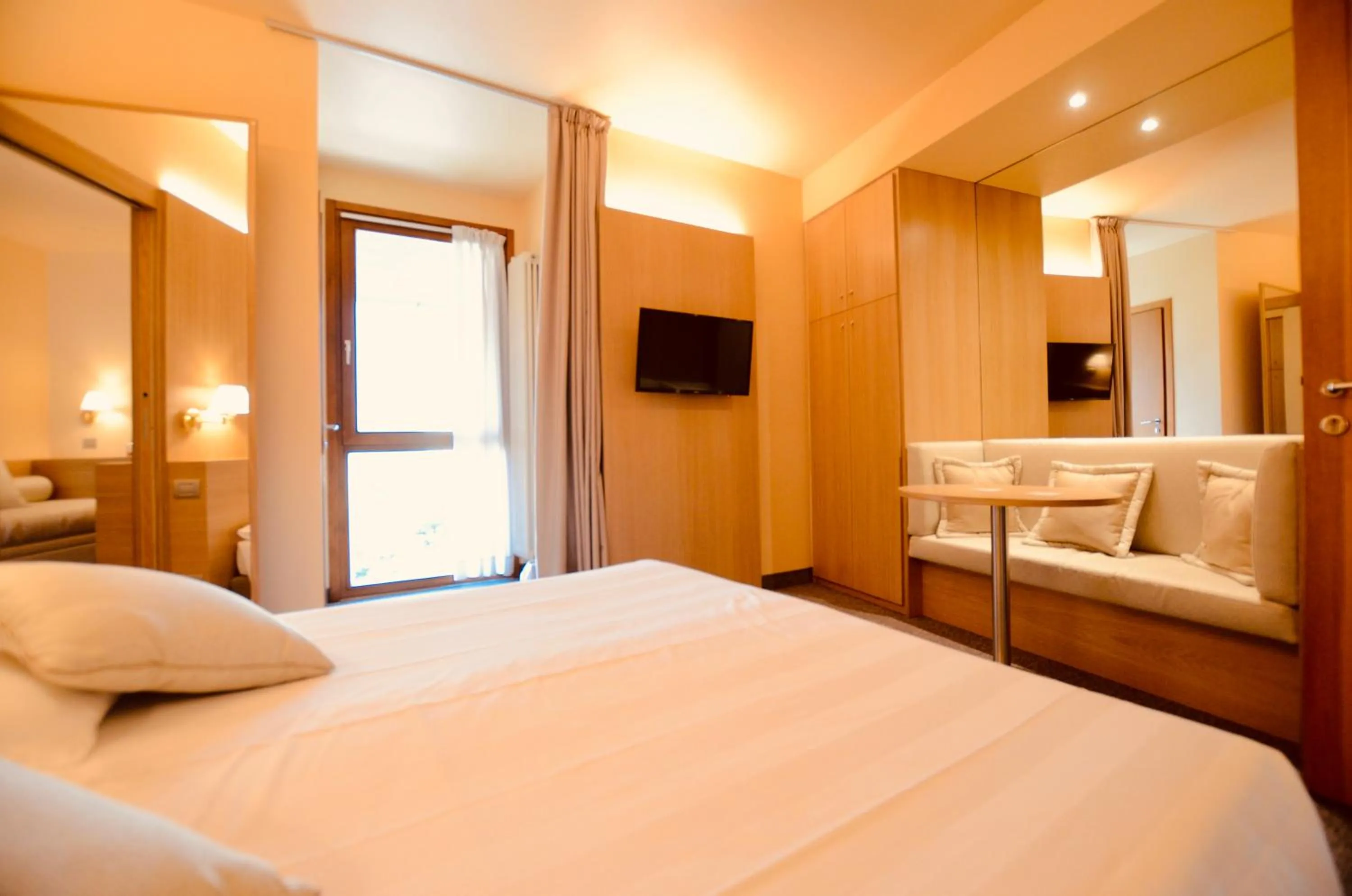 Photo of the whole room, Bed in Albergo Sorriso