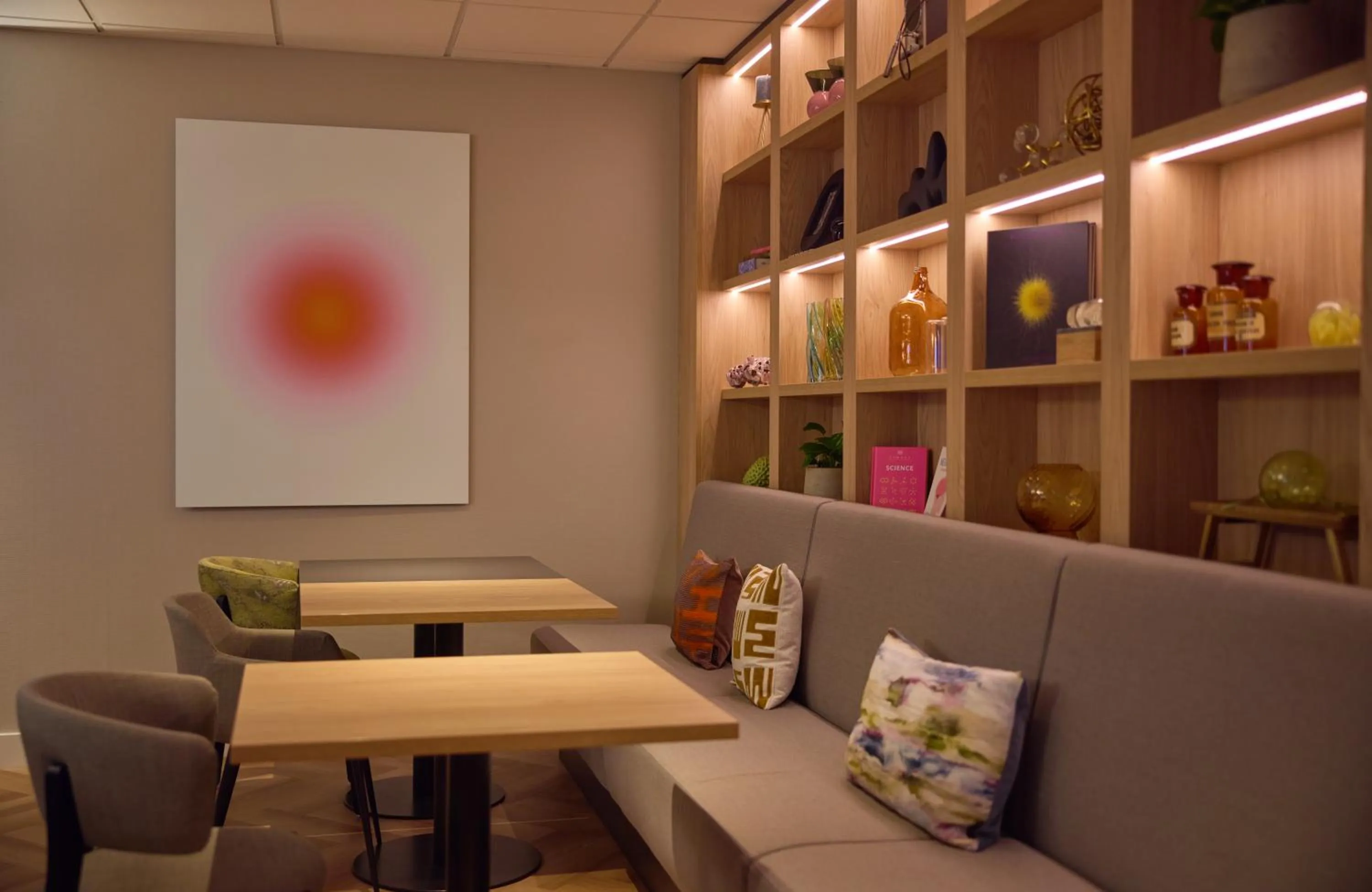 Lounge or bar in Hilton Garden Inn Leiden