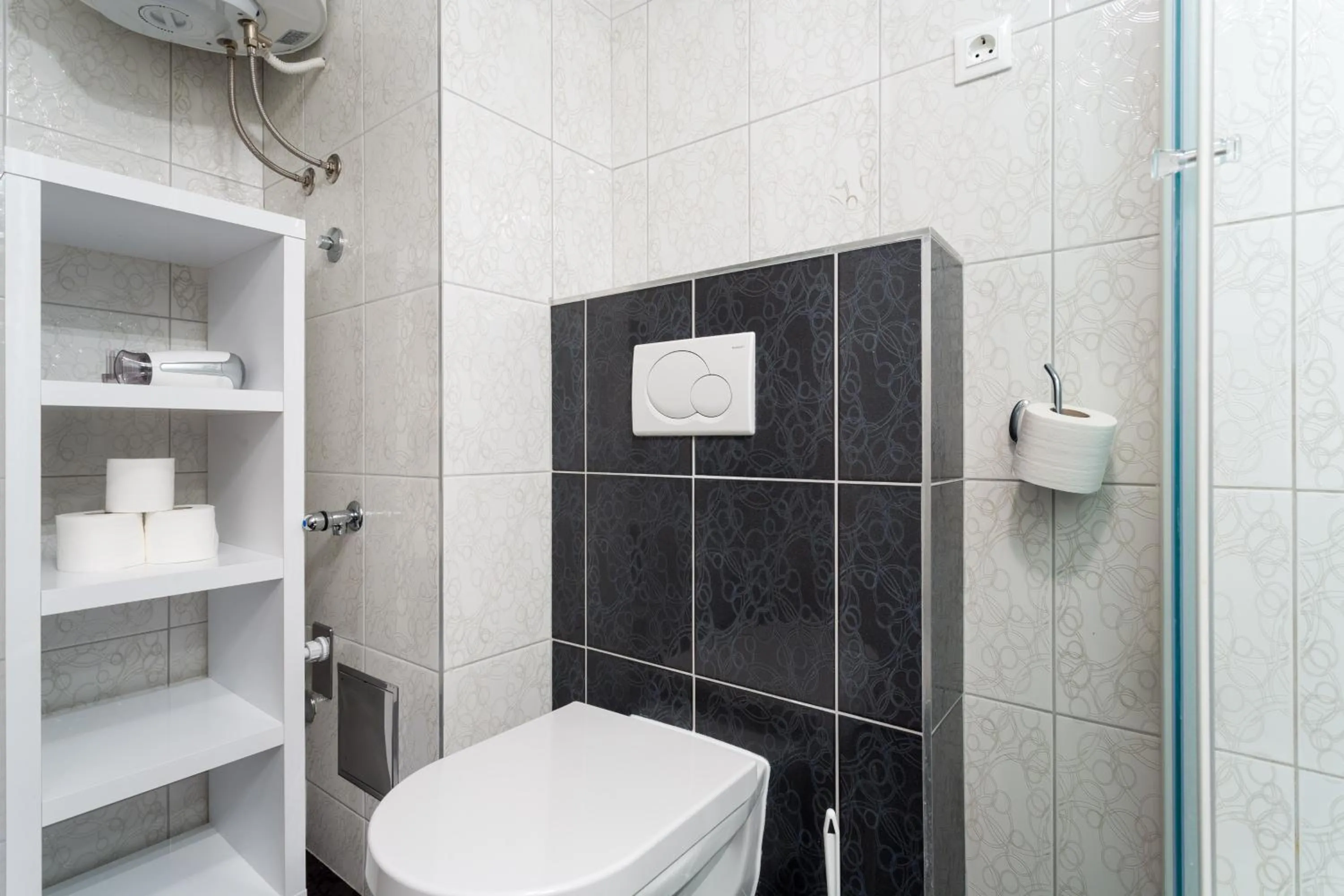 Bathroom in Adriatic Queen Rooms & Apartments