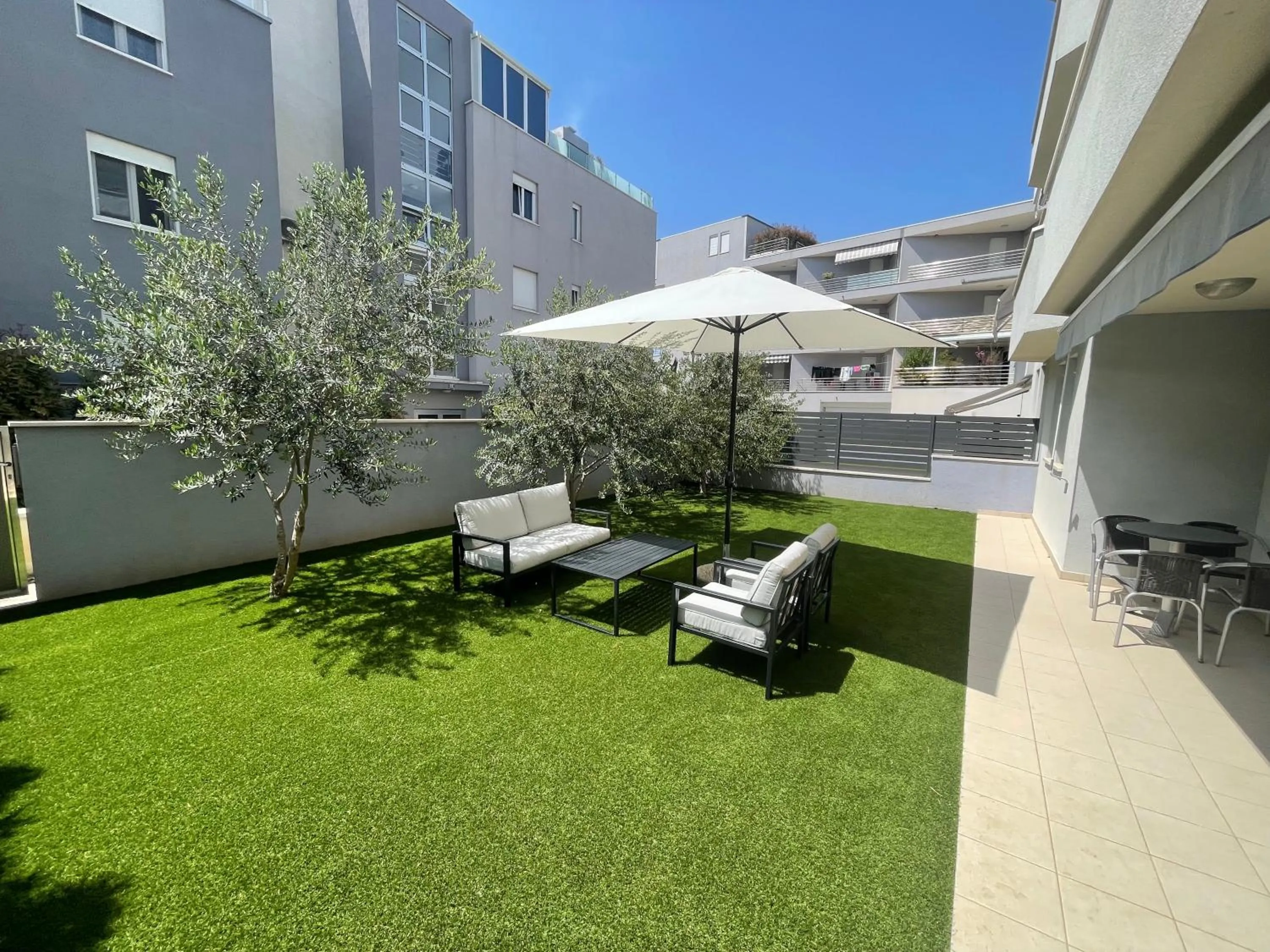 Garden in Adriatic Queen Rooms & Apartments