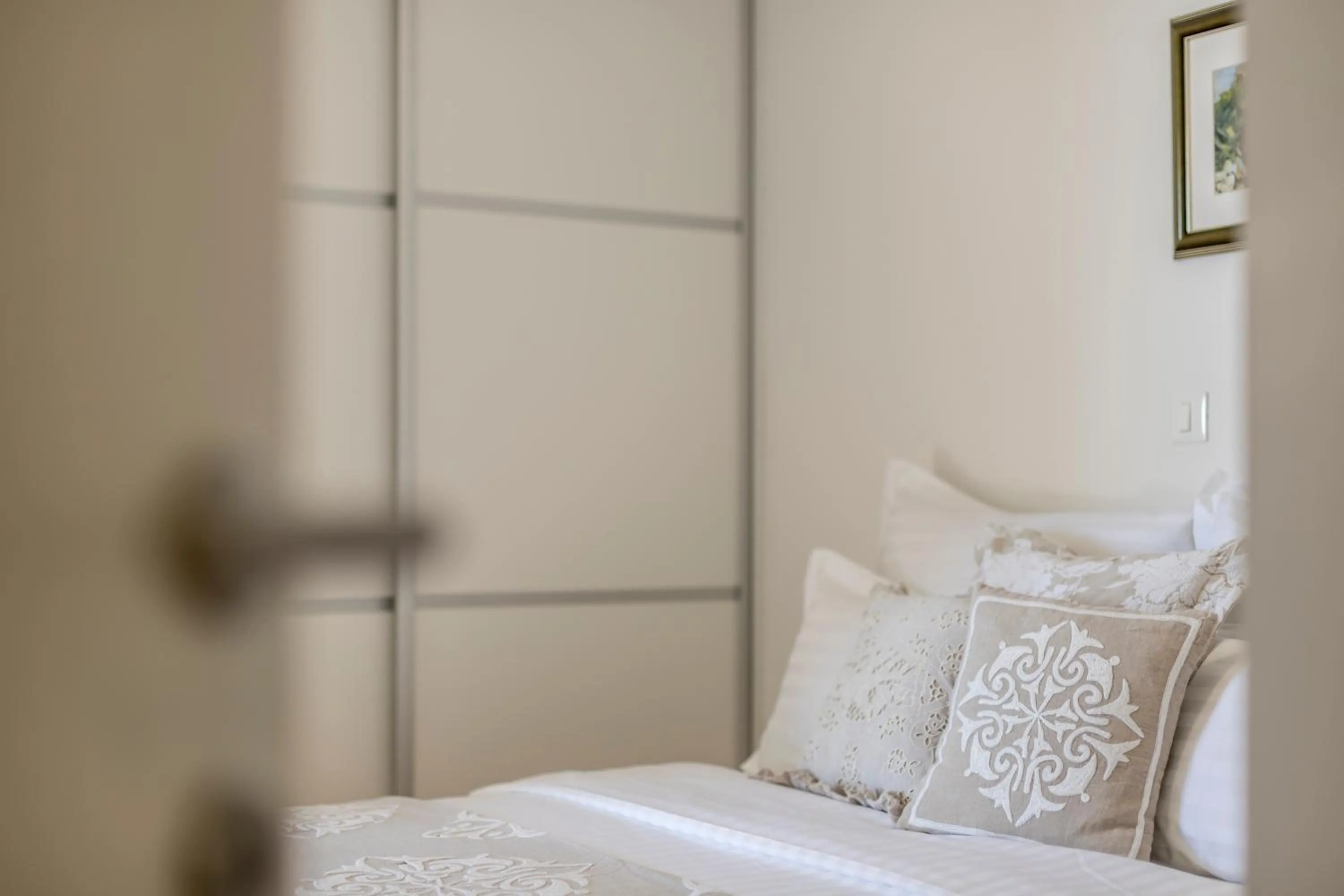 Bed in Adriatic Queen Rooms & Apartments