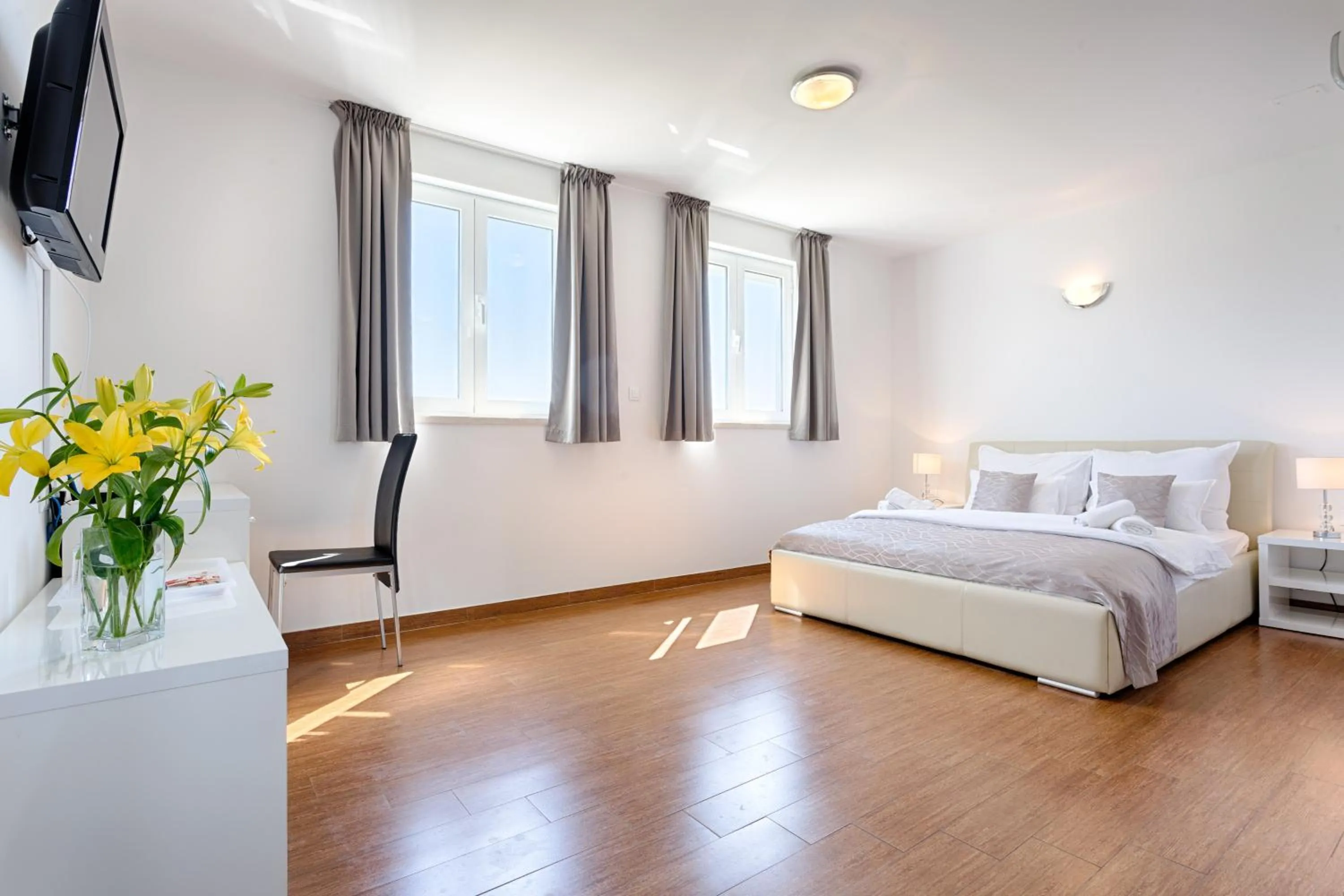 TV and multimedia, Bed in Adriatic Queen Rooms & Apartments