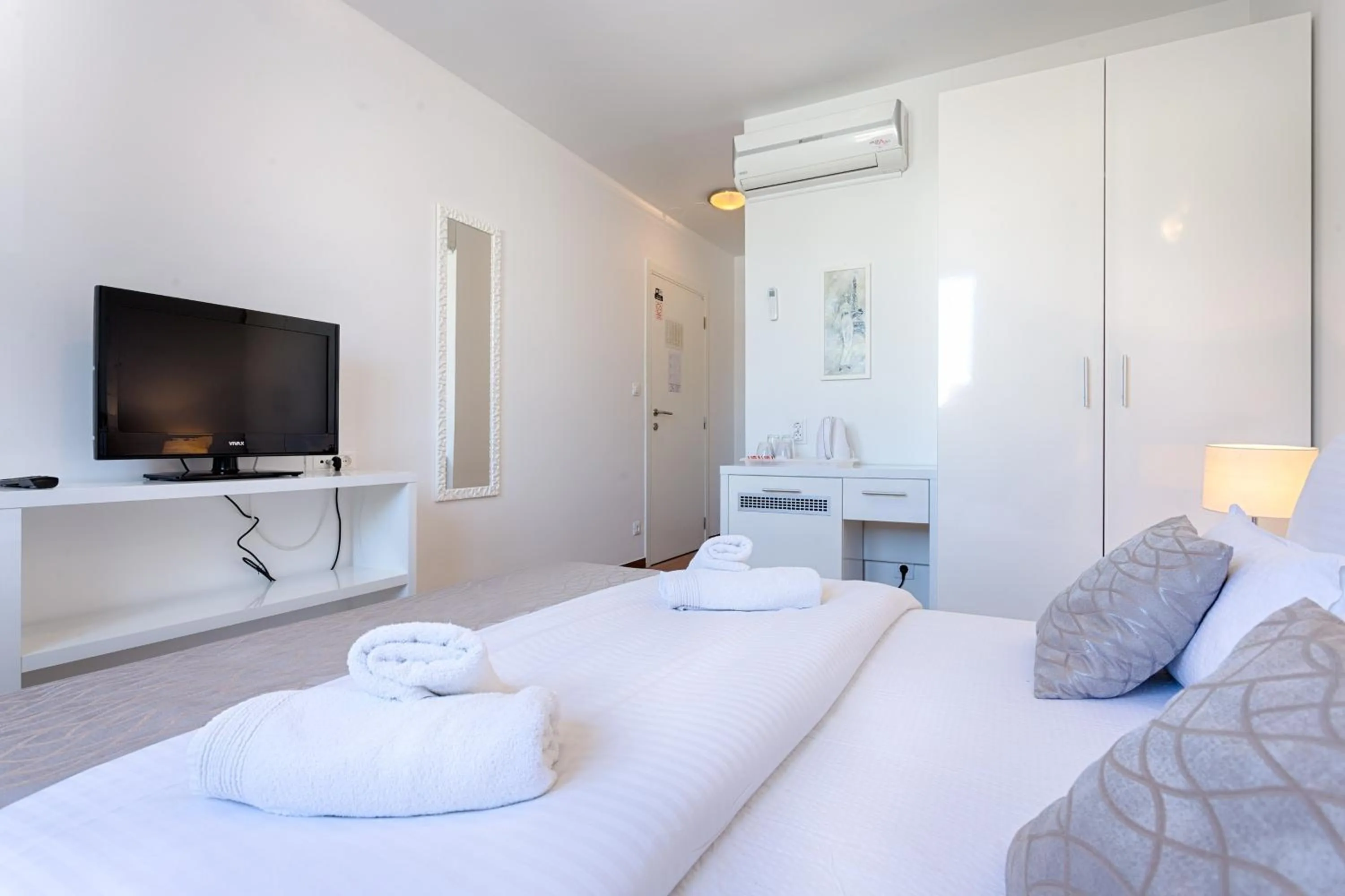 Bedroom, Bed in Adriatic Queen Rooms & Apartments