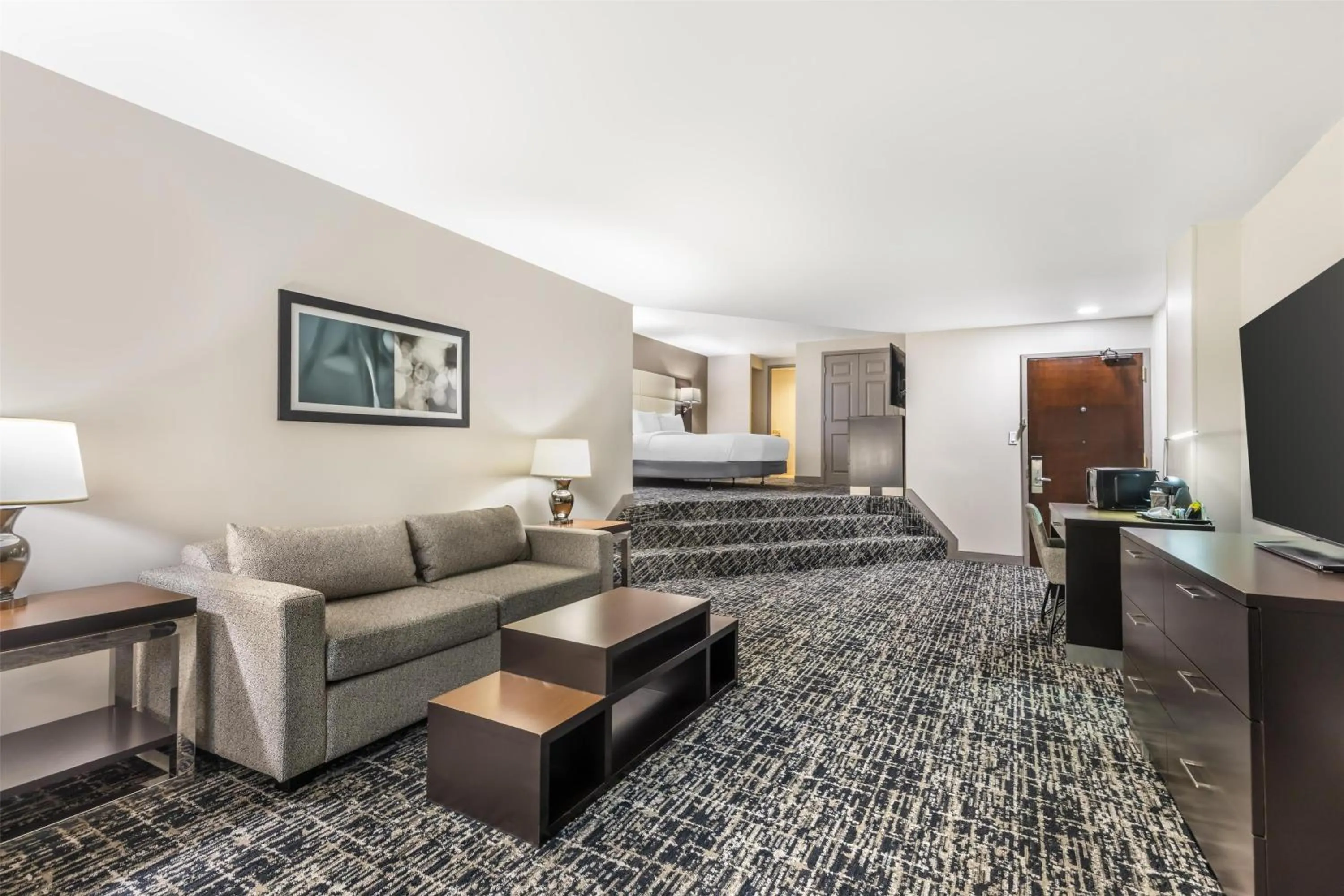 Living room, Bed in Doubletree by Hilton Hotel Williamsburg