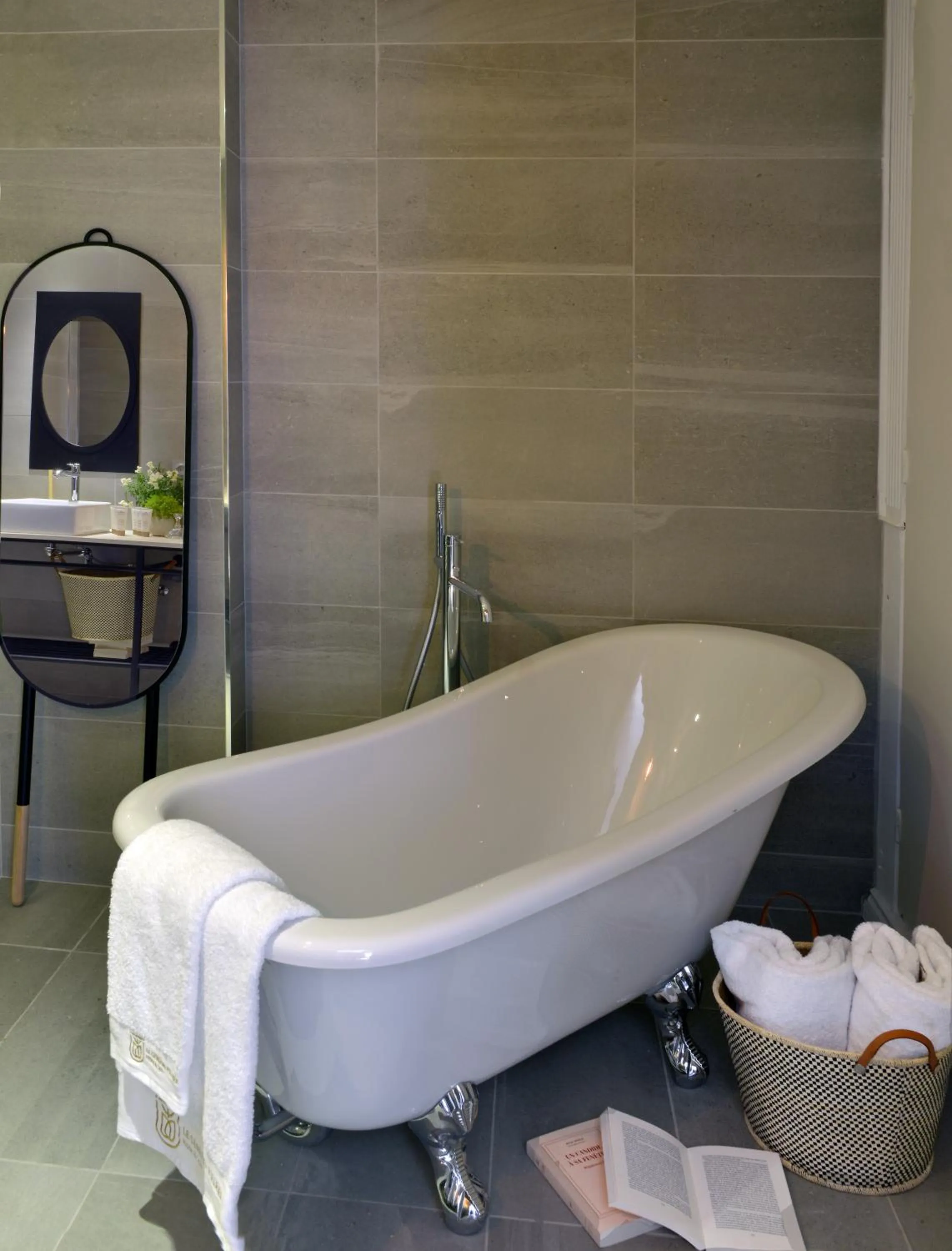 Bathroom in Le Général d'Elbée Hotel & Spa - Teritoria