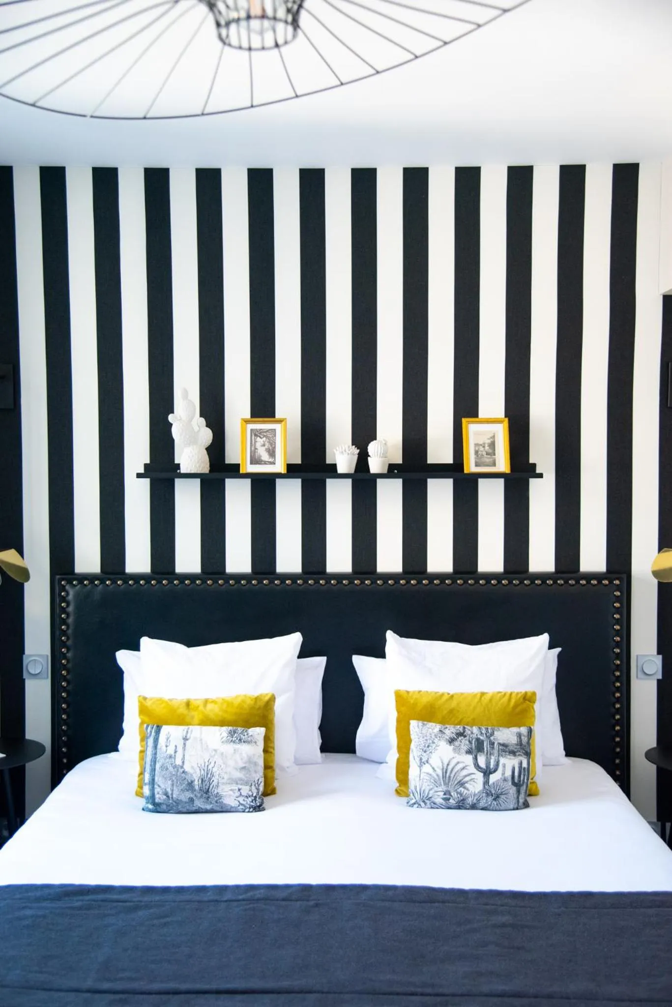 Bed in Le Général d'Elbée Hotel & Spa - Teritoria