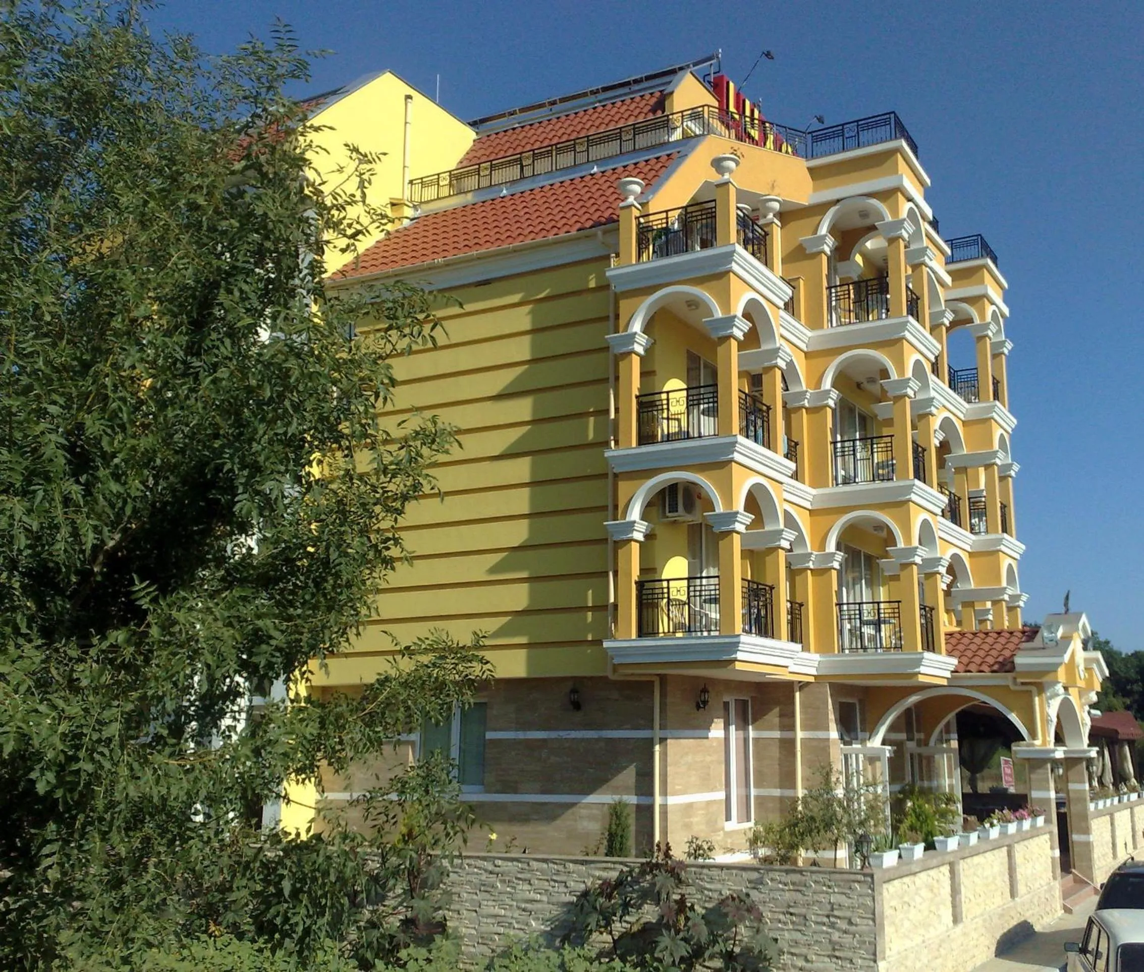 Facade/entrance in Hotel Luxor