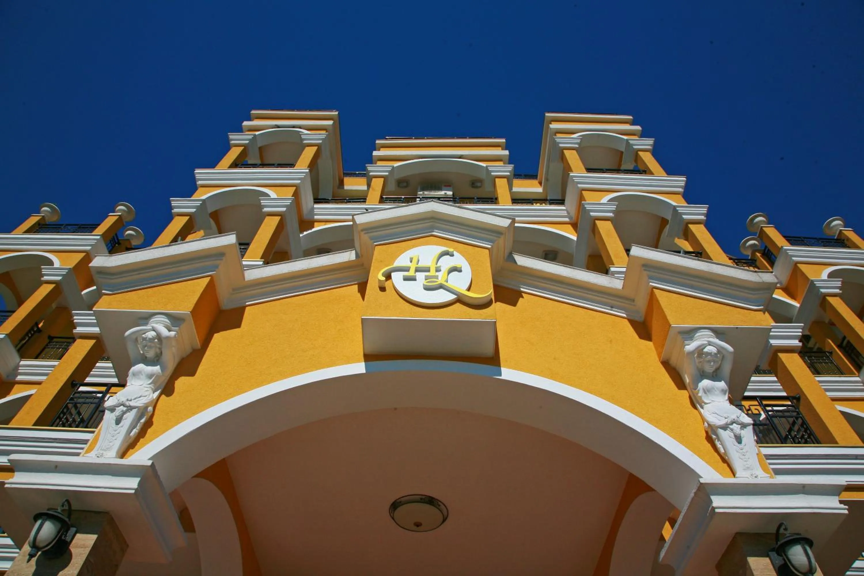 Facade/entrance in Hotel Luxor