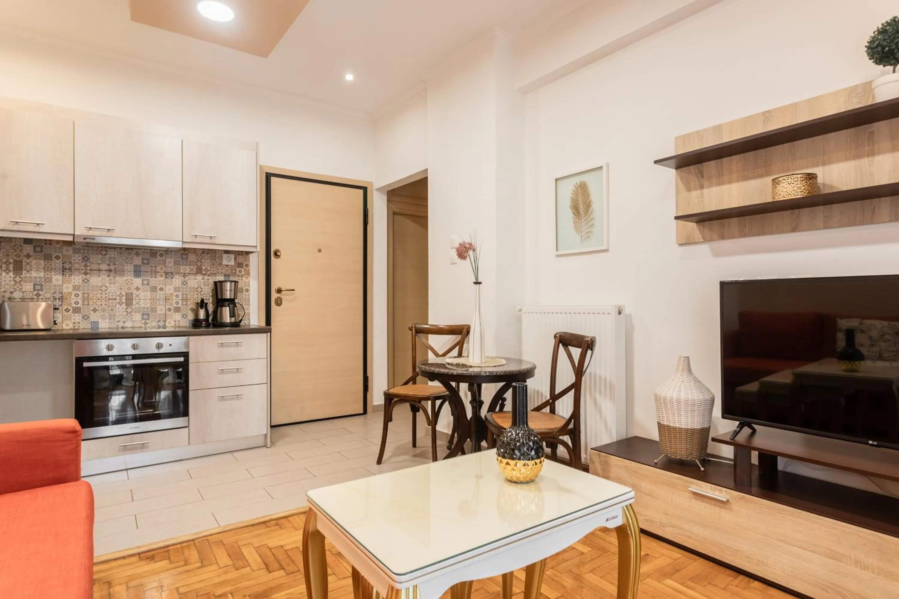 Dining area in Nicholas Point Apartments and Rooms