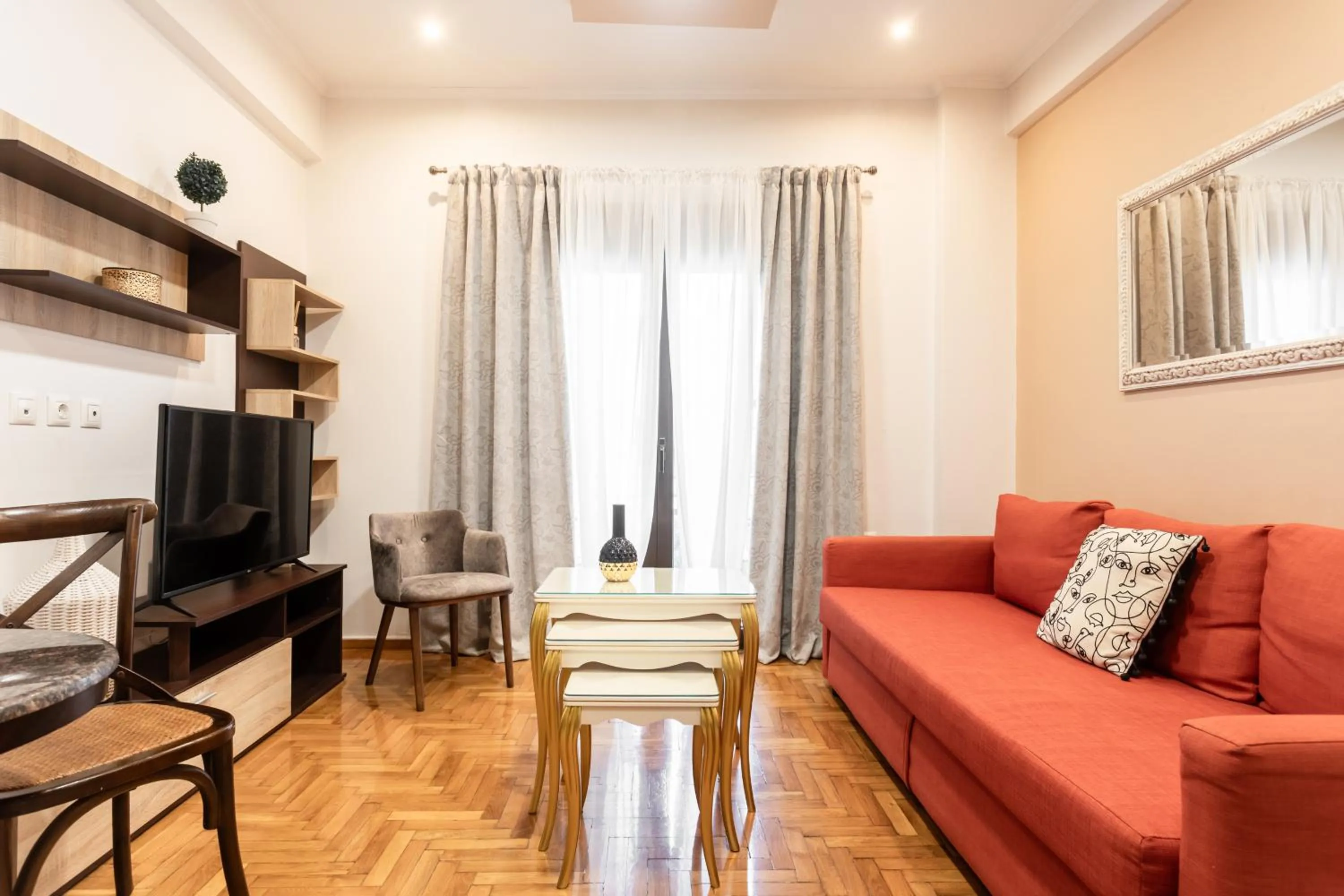 Living room in Nicholas Point Apartments and Rooms