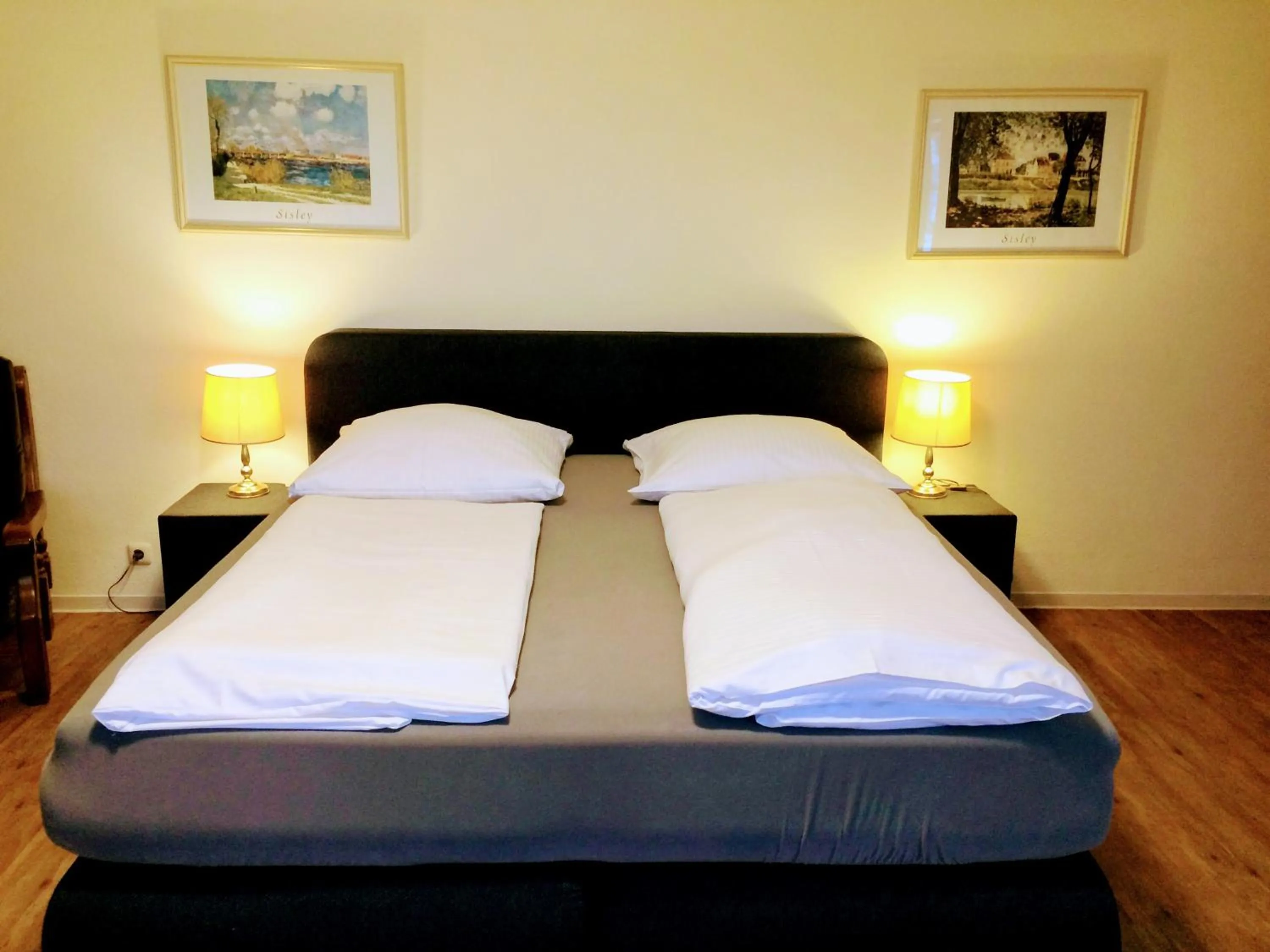 Bed in Hotel zum Schnackel in Mainz
