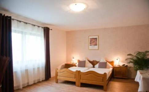 Bed in Hotel zum Schnackel in Mainz