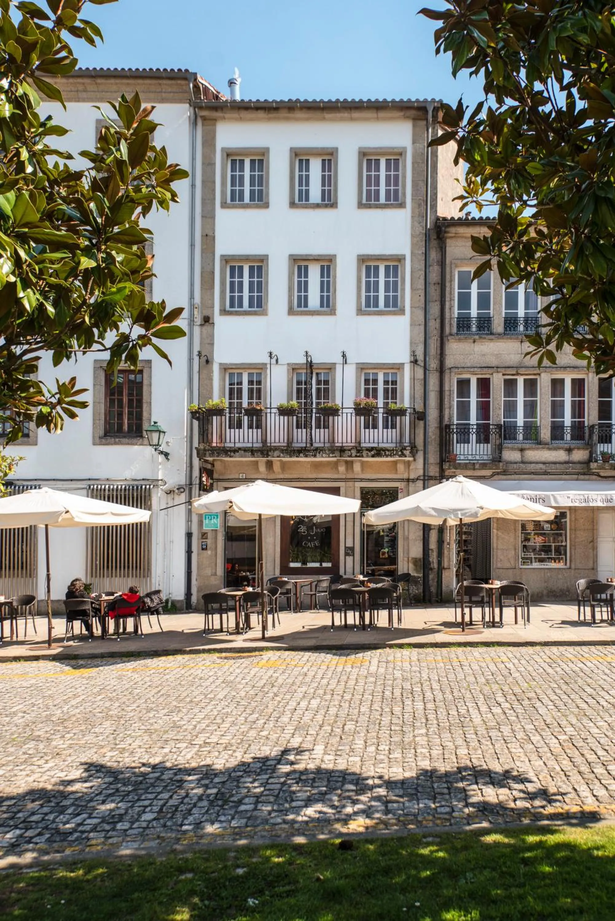 Facade/entrance in PR 25 de Julio