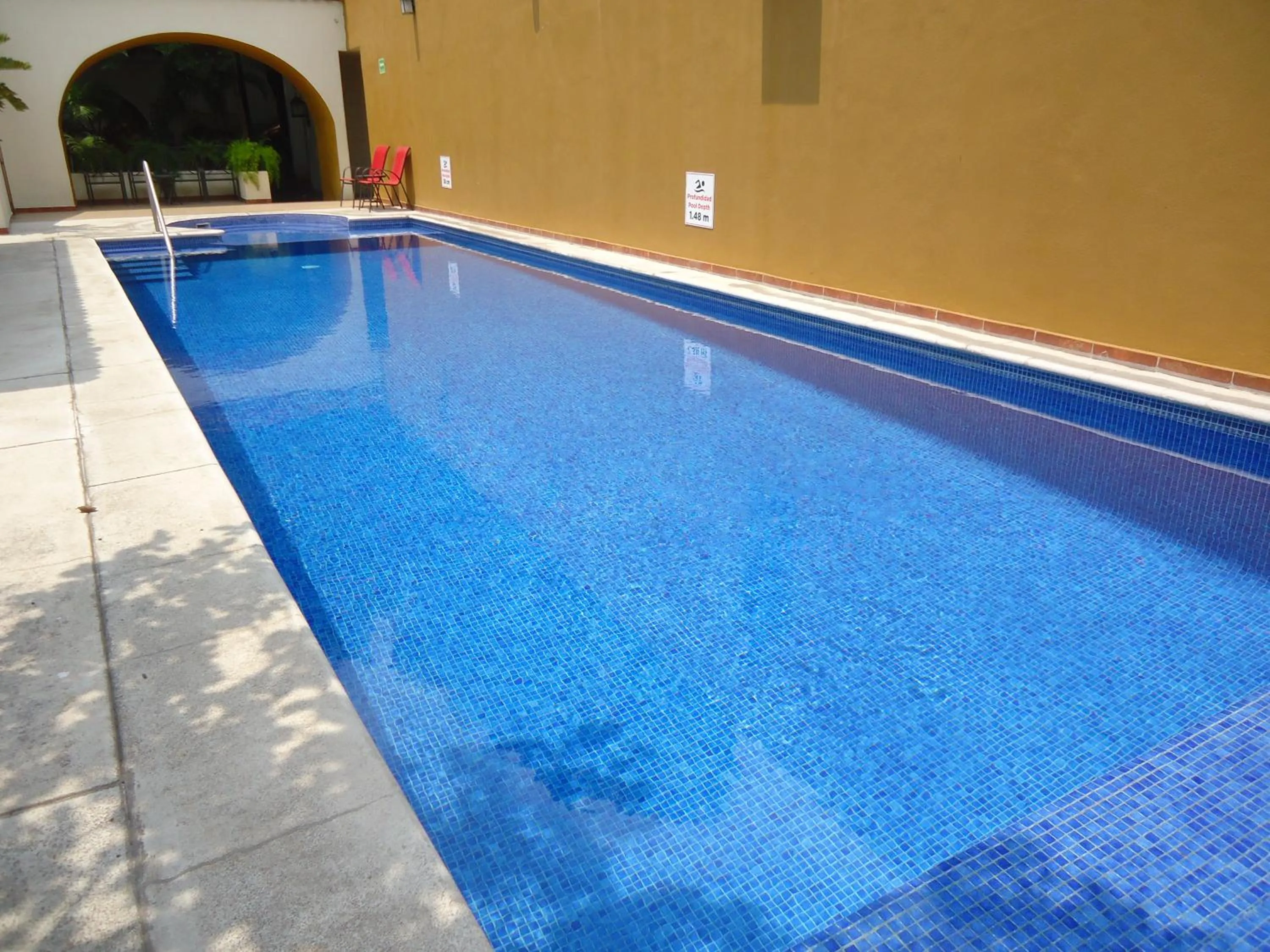 Swimming pool in Hotel Concierge Plaza Colima