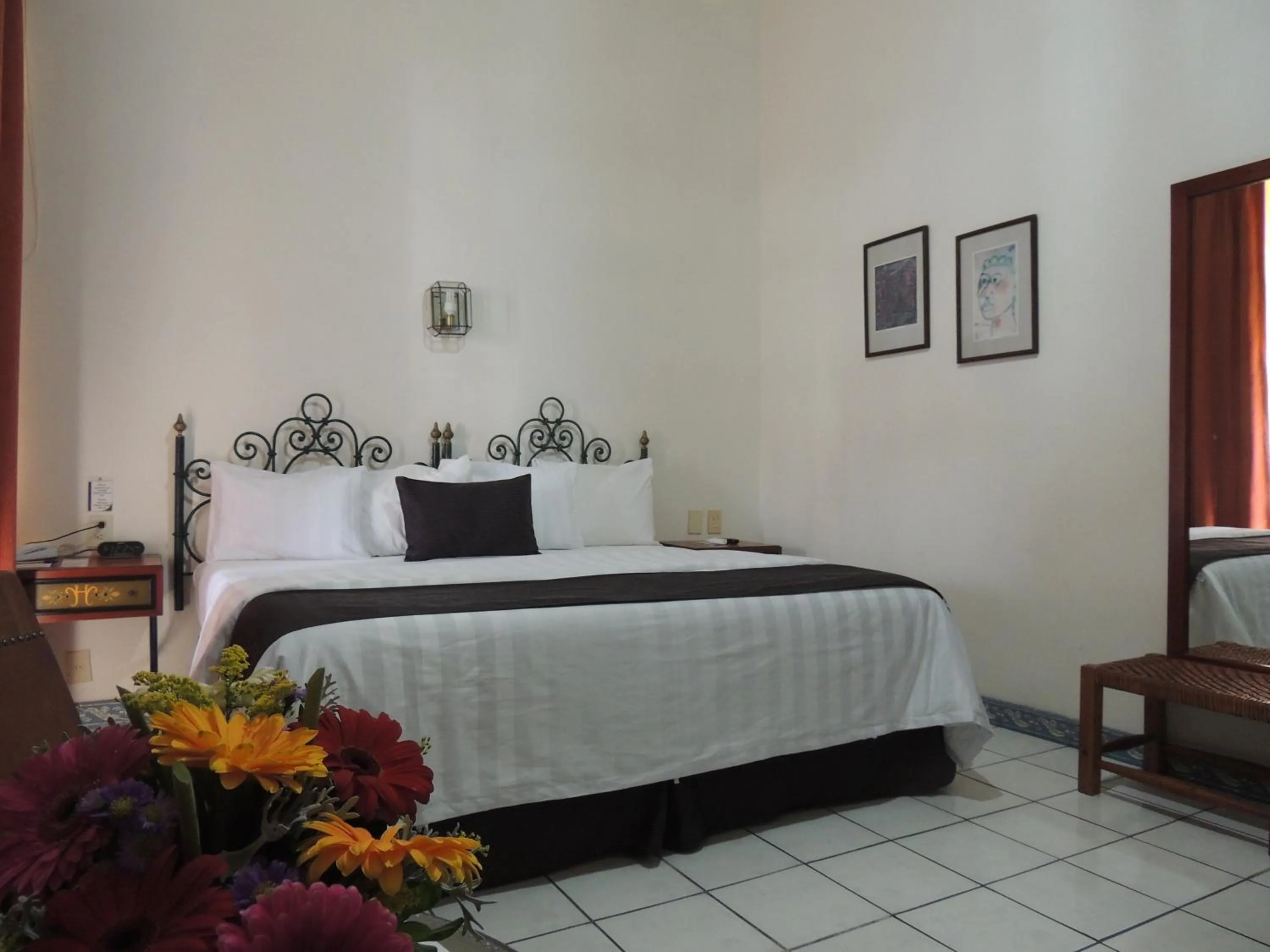 Photo of the whole room, Bed in Hotel Concierge Plaza Colima