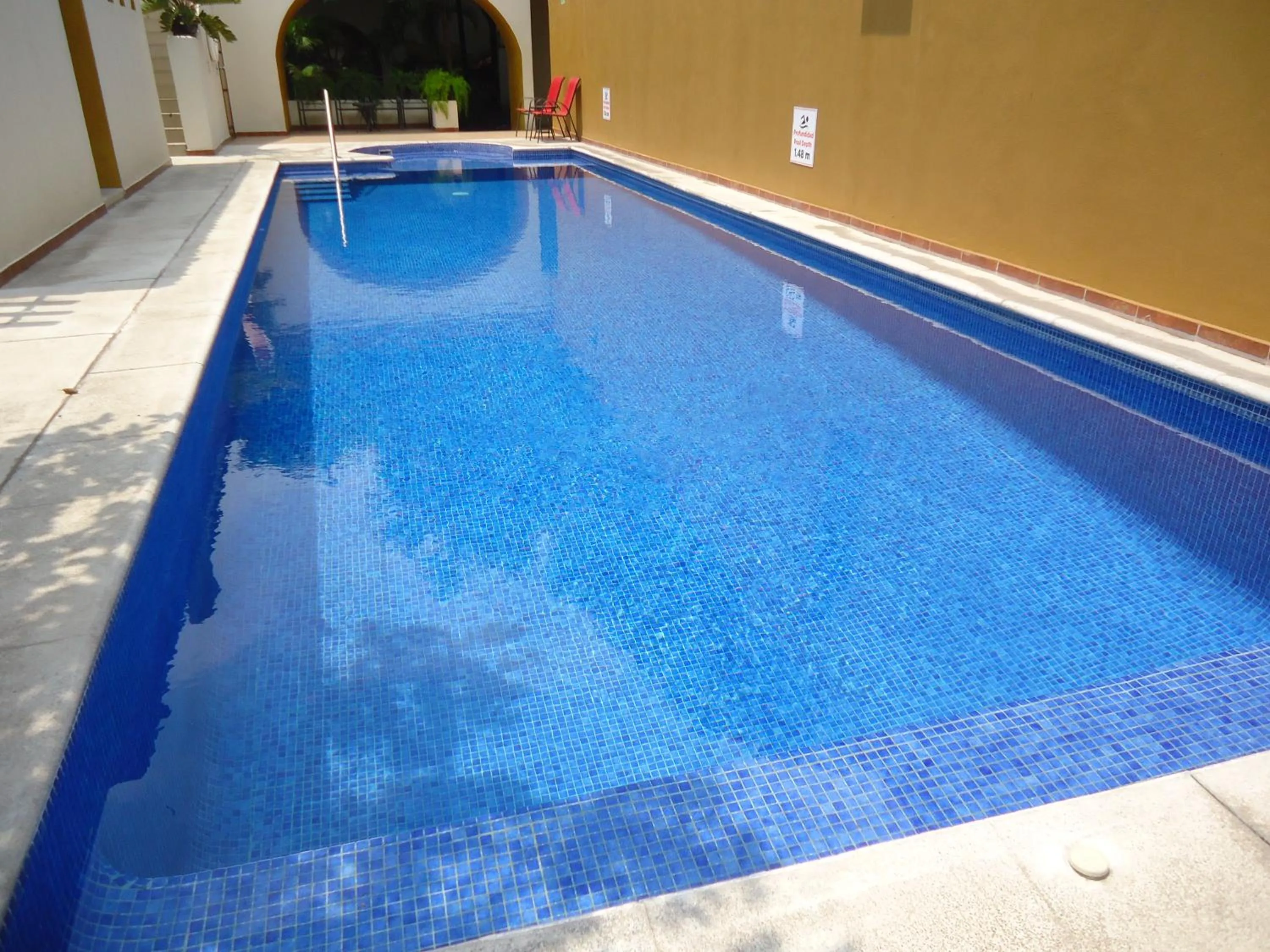 Swimming pool in Hotel Concierge Plaza Colima