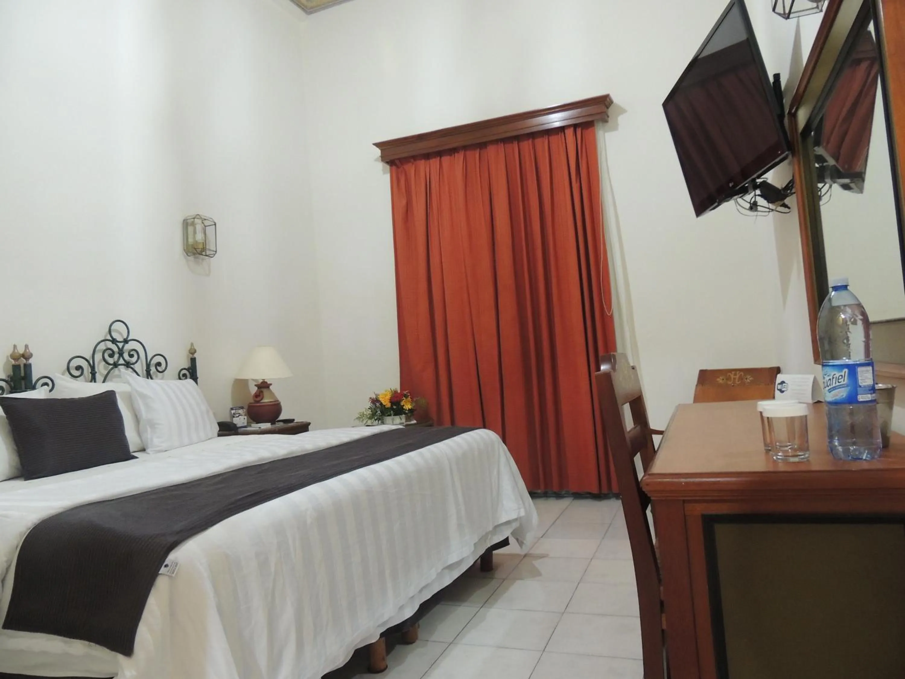 Photo of the whole room, Bed in Hotel Concierge Plaza Colima