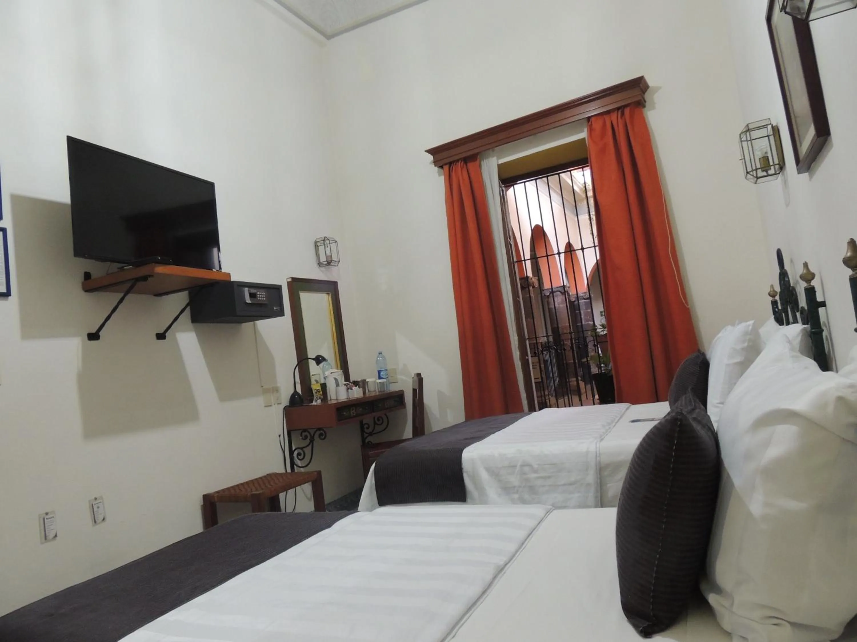 Photo of the whole room, Bed in Hotel Concierge Plaza Colima