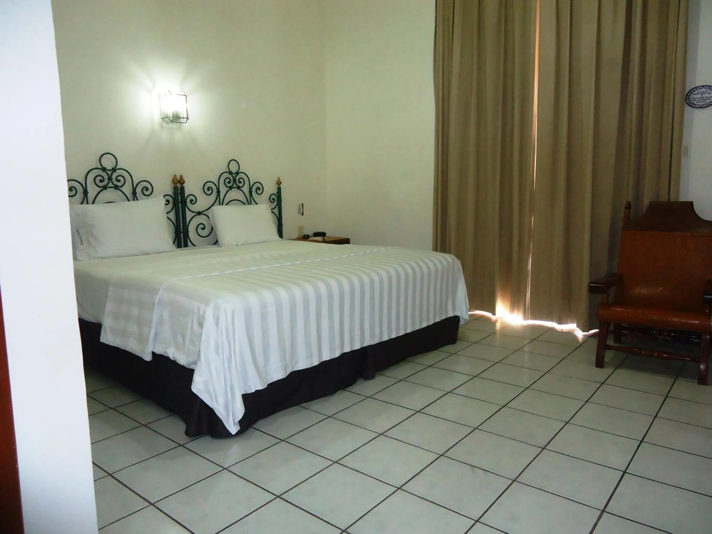 Photo of the whole room, Bed in Hotel Concierge Plaza Colima