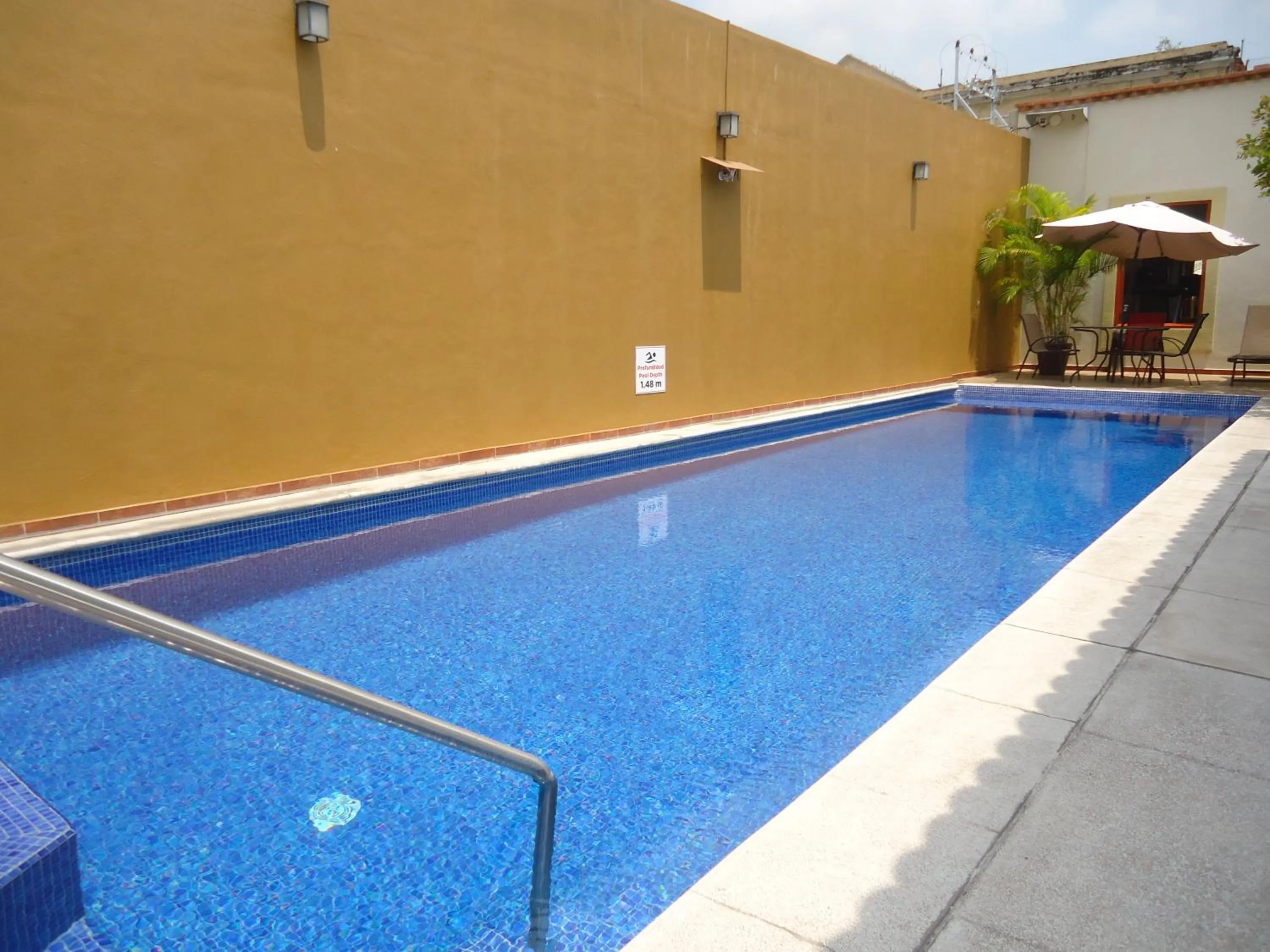 Swimming pool in Hotel Concierge Plaza Colima