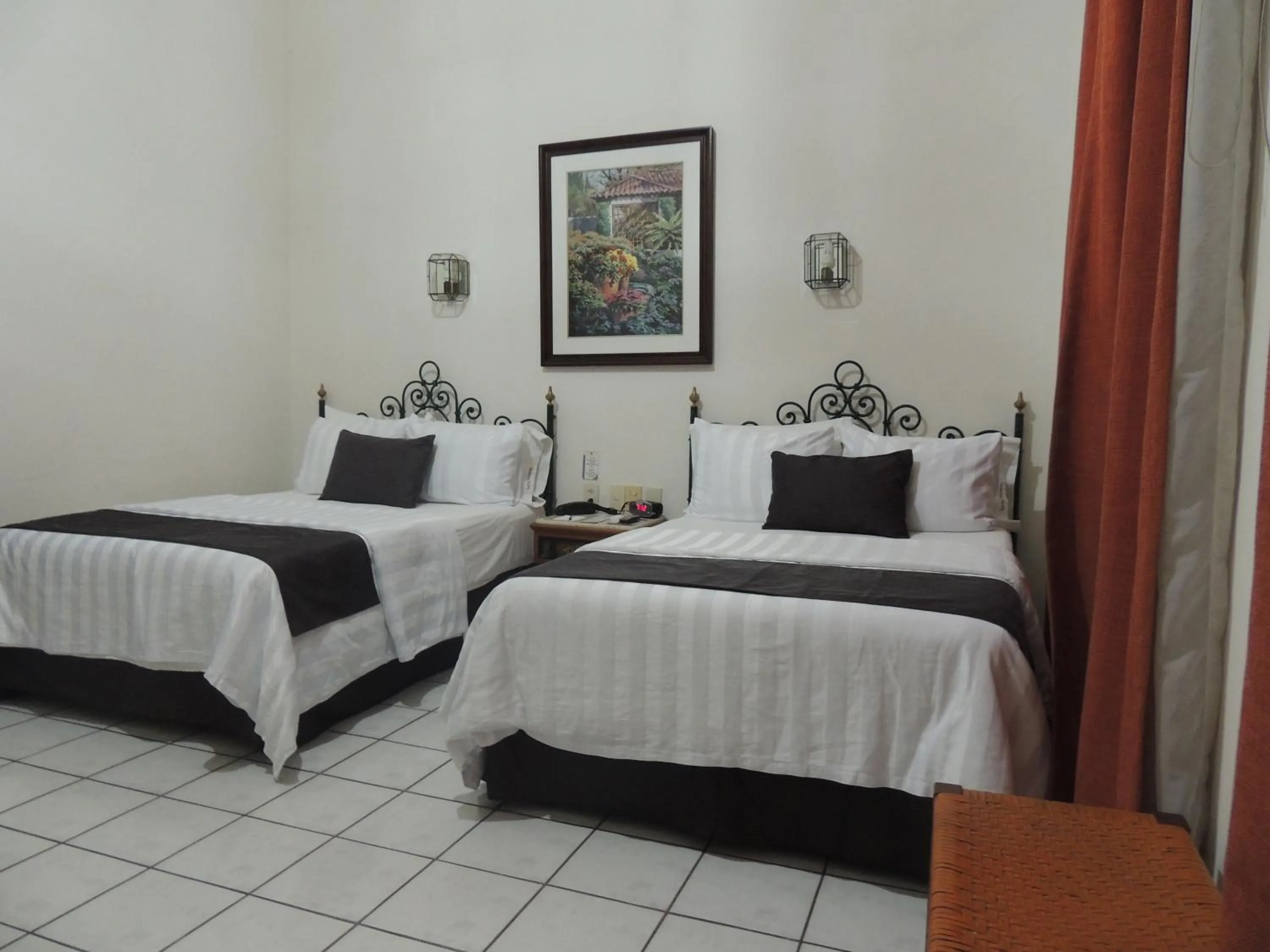 Photo of the whole room, Bed in Hotel Concierge Plaza Colima