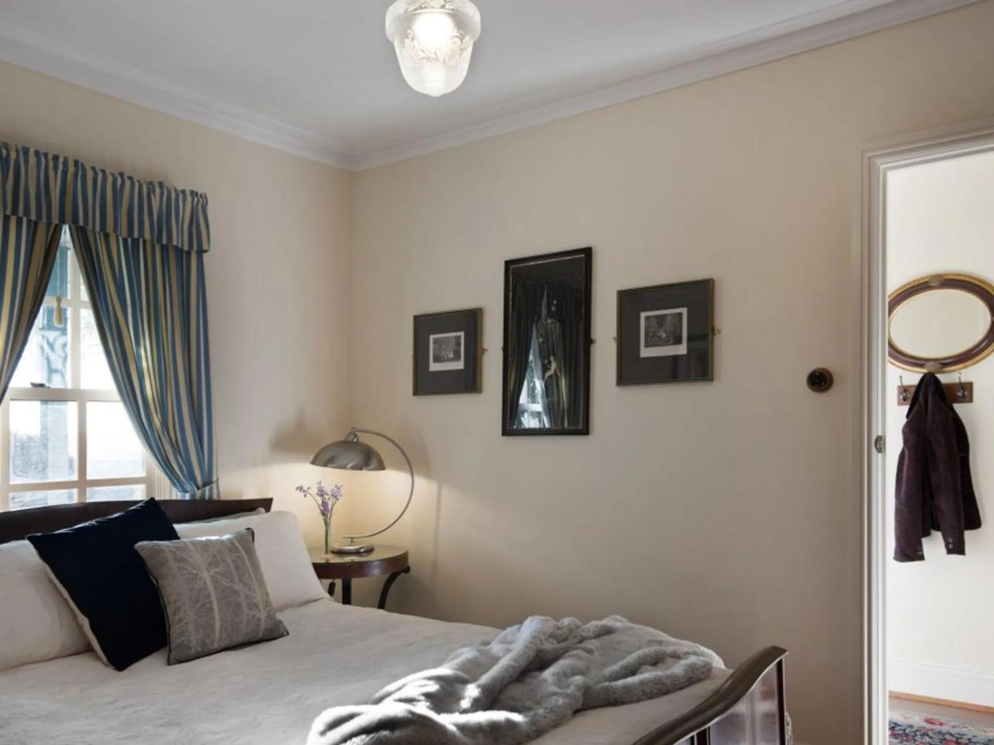 Bedroom, Bed in Gladville- old world charm with stunning views