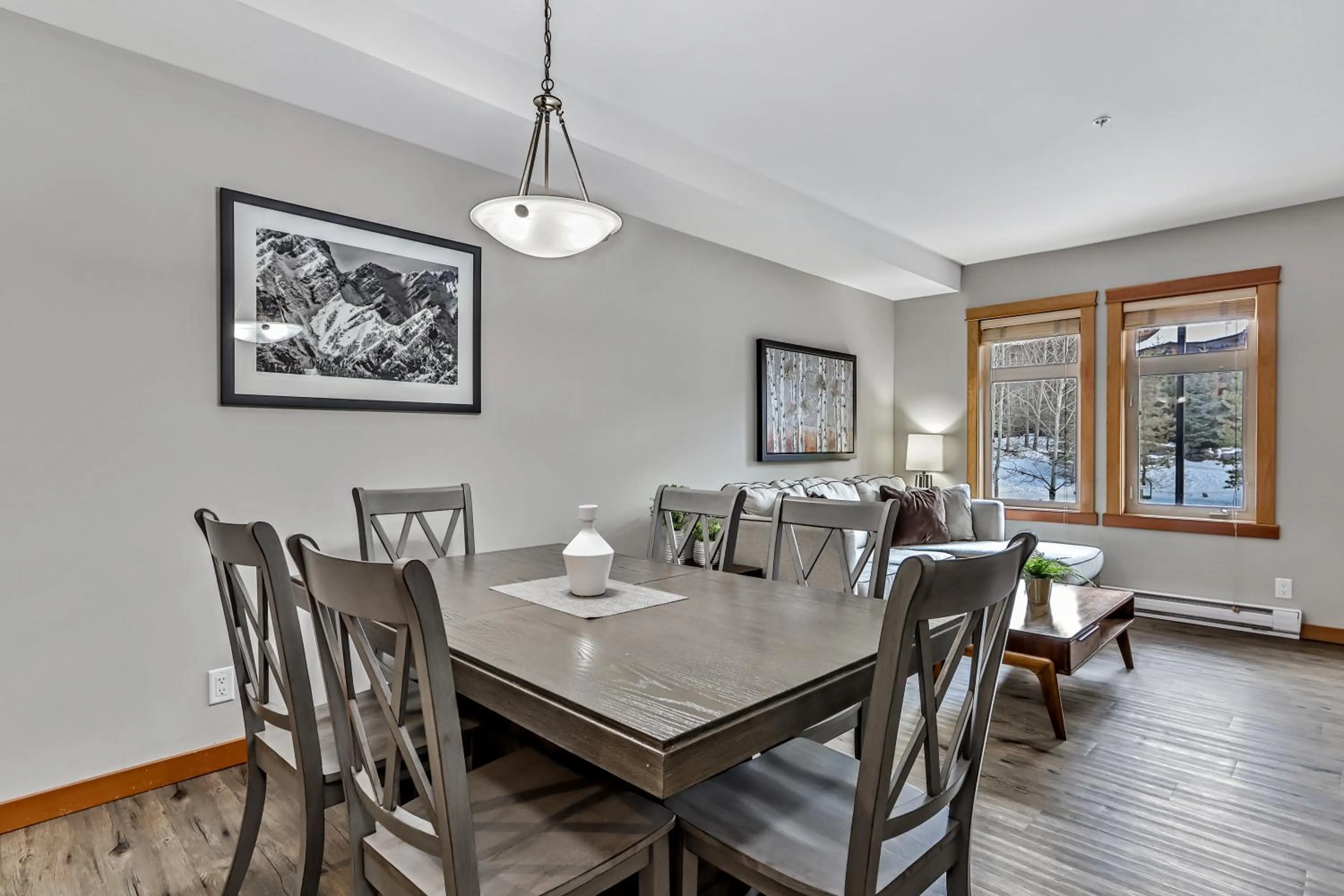 Living room in Suites with Pool & Hot tubs managed by Little Sister Getaways