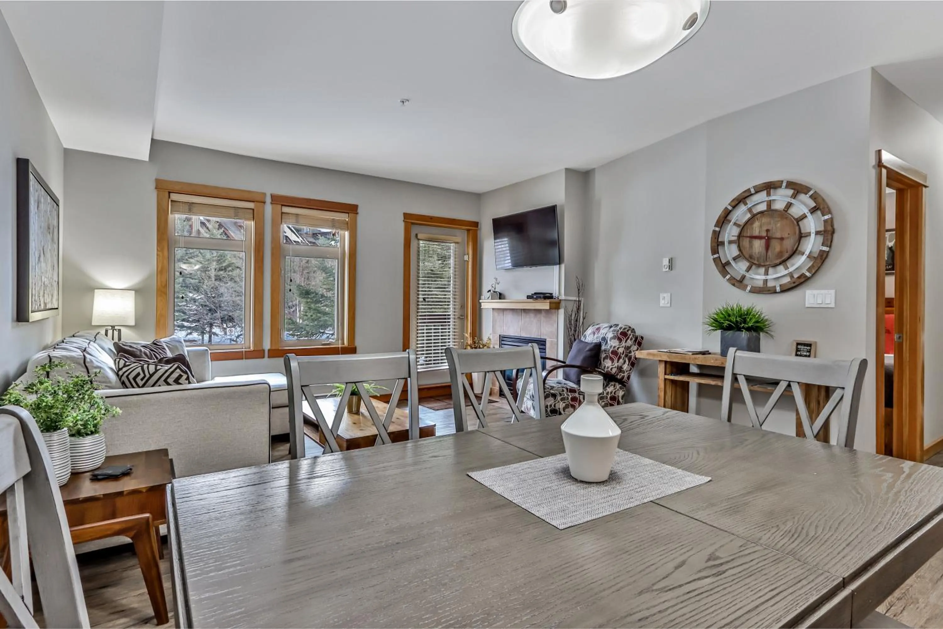 Patio in Suites with Pool & Hot tubs managed by Little Sister Getaways