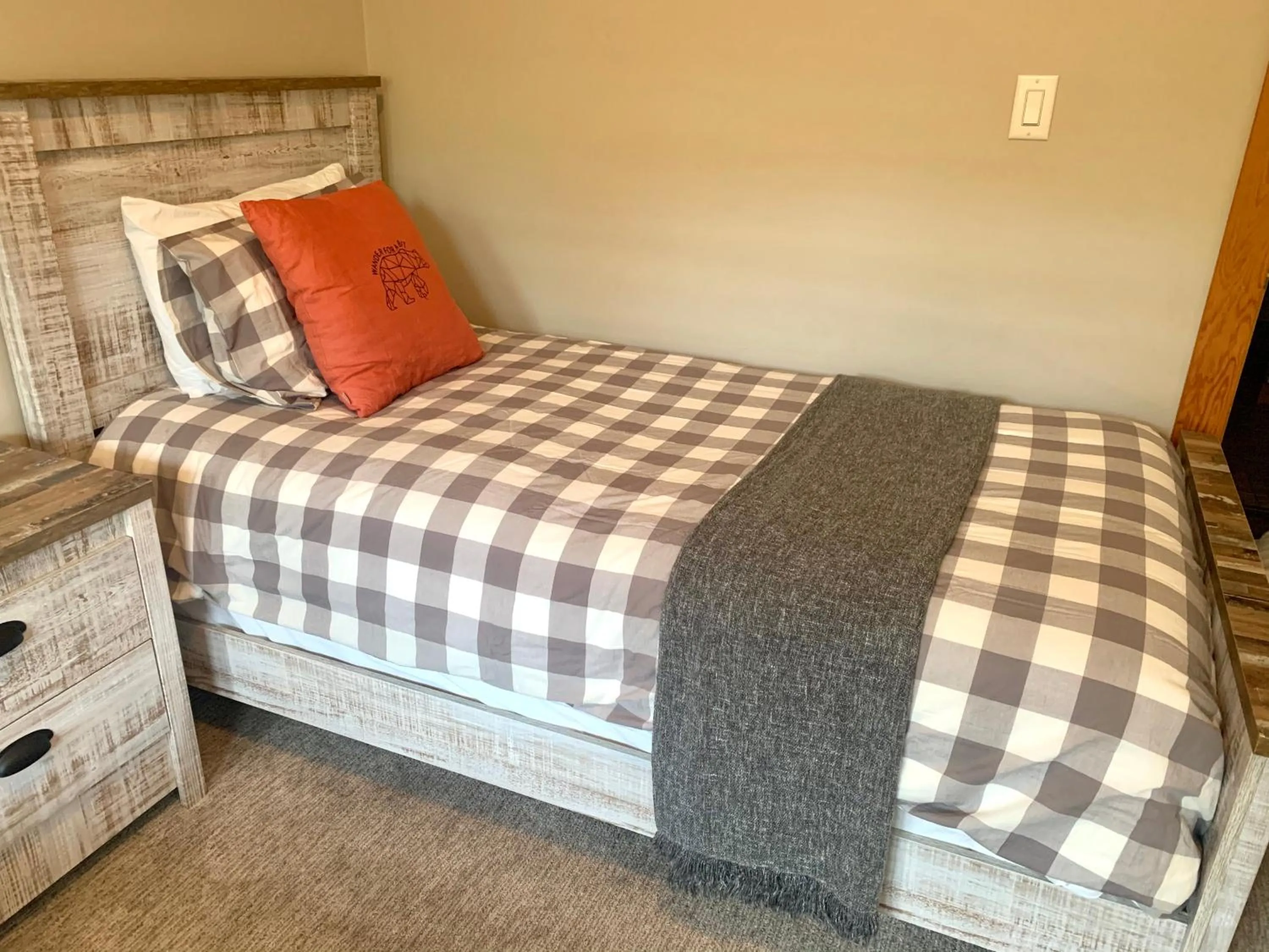 Bed in Suites with Pool & Hot tubs managed by Little Sister Getaways