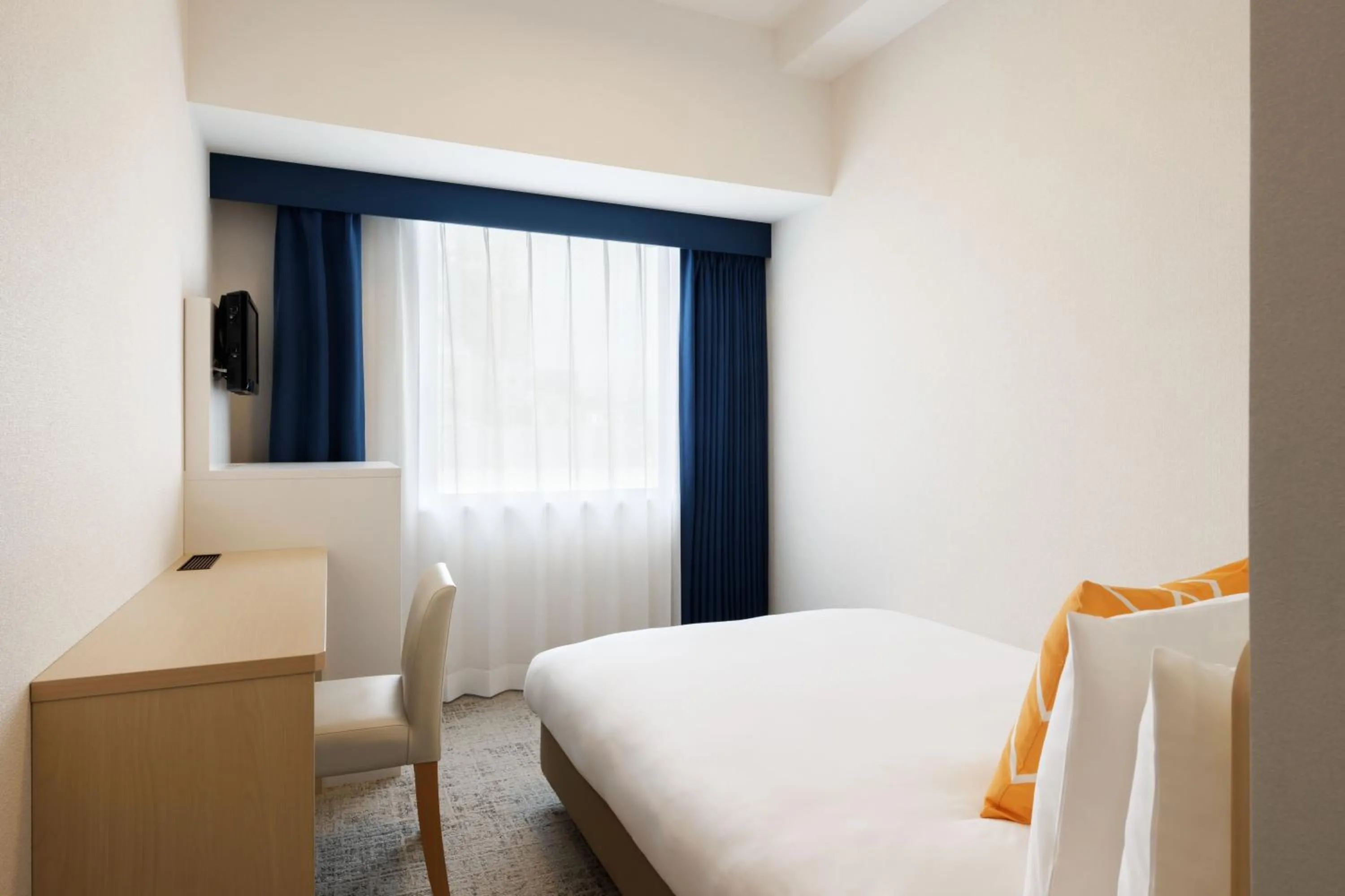 Photo of the whole room, Bed in UNIZO INN Express Hakodate Ekimae