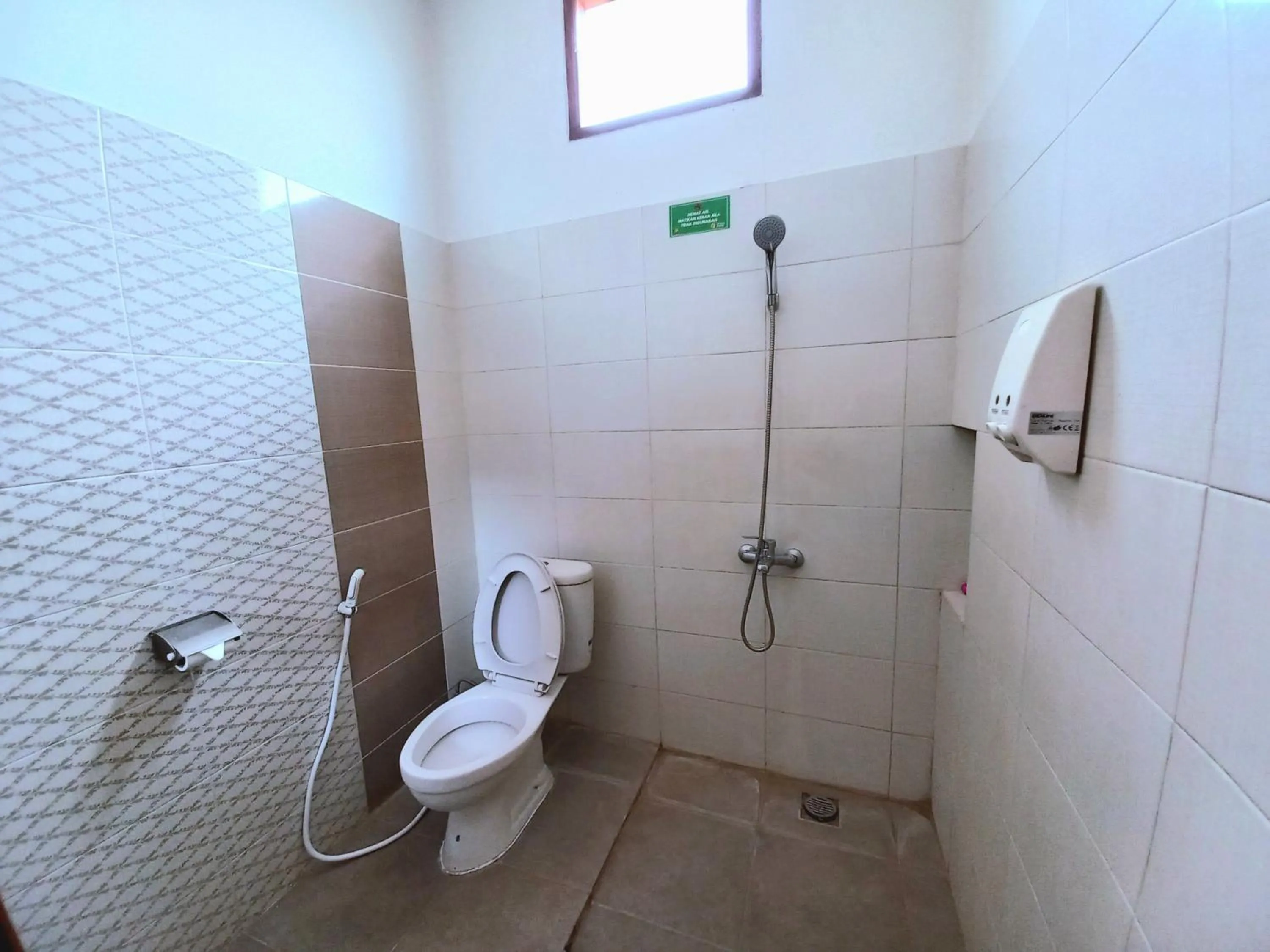 Shower in Homestay Jogja dekat Malioboro by Simply Homy