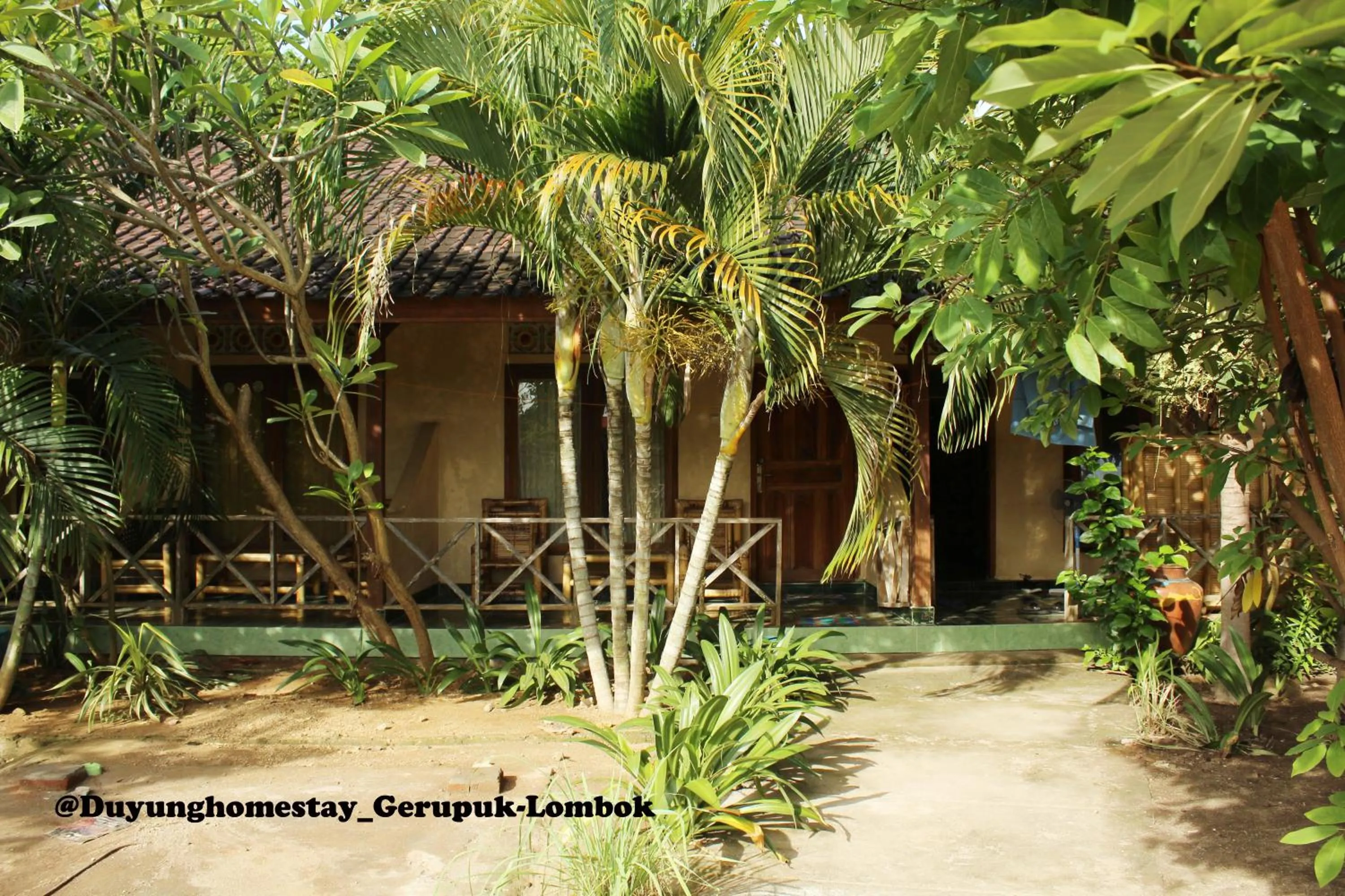 Facade/entrance in Duyung Rooms & Resto Gerupuk