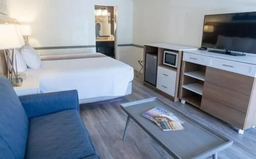 Seating area, Bed in Admiral on Baltimore