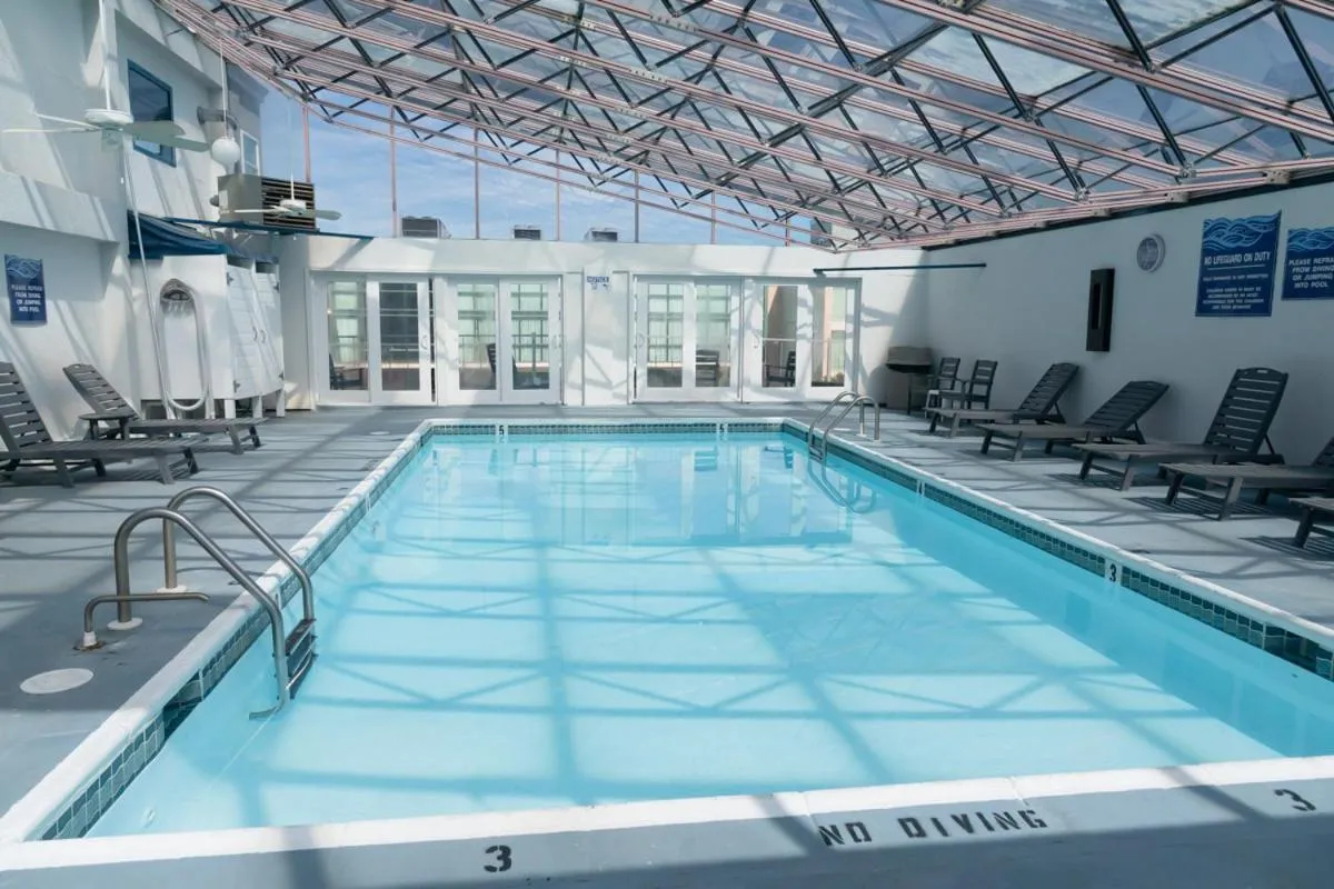 Swimming pool in Admiral on Baltimore