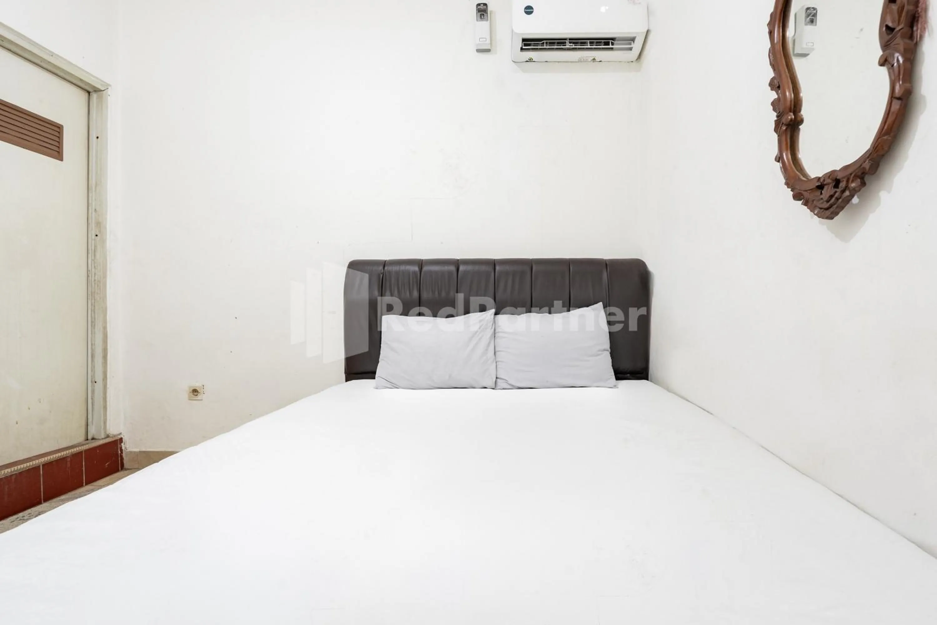 Bedroom, Bed in Danysa Guest House Jakarta RedPartner
