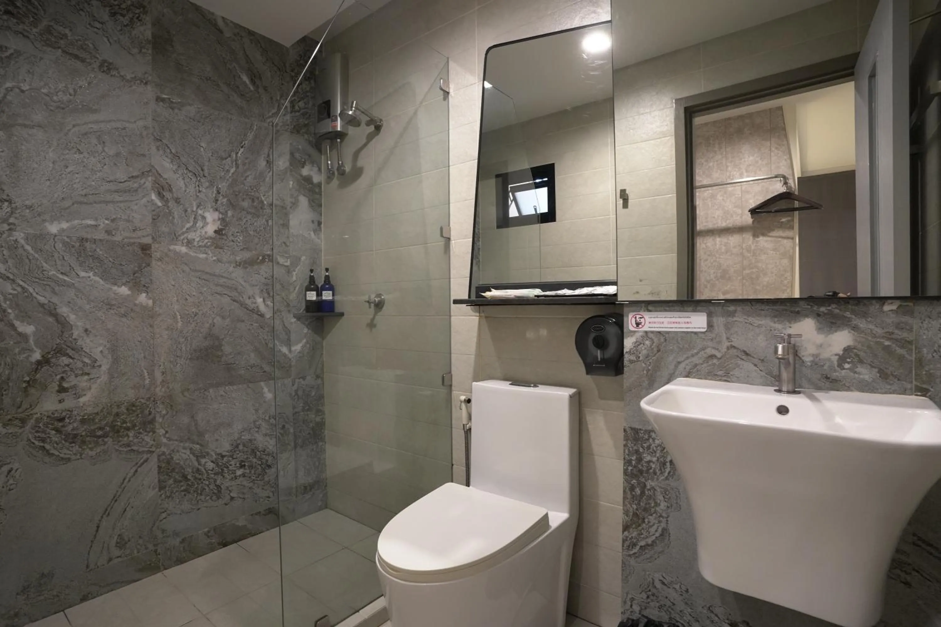 Bathroom in Spittze Hotel Pratunam