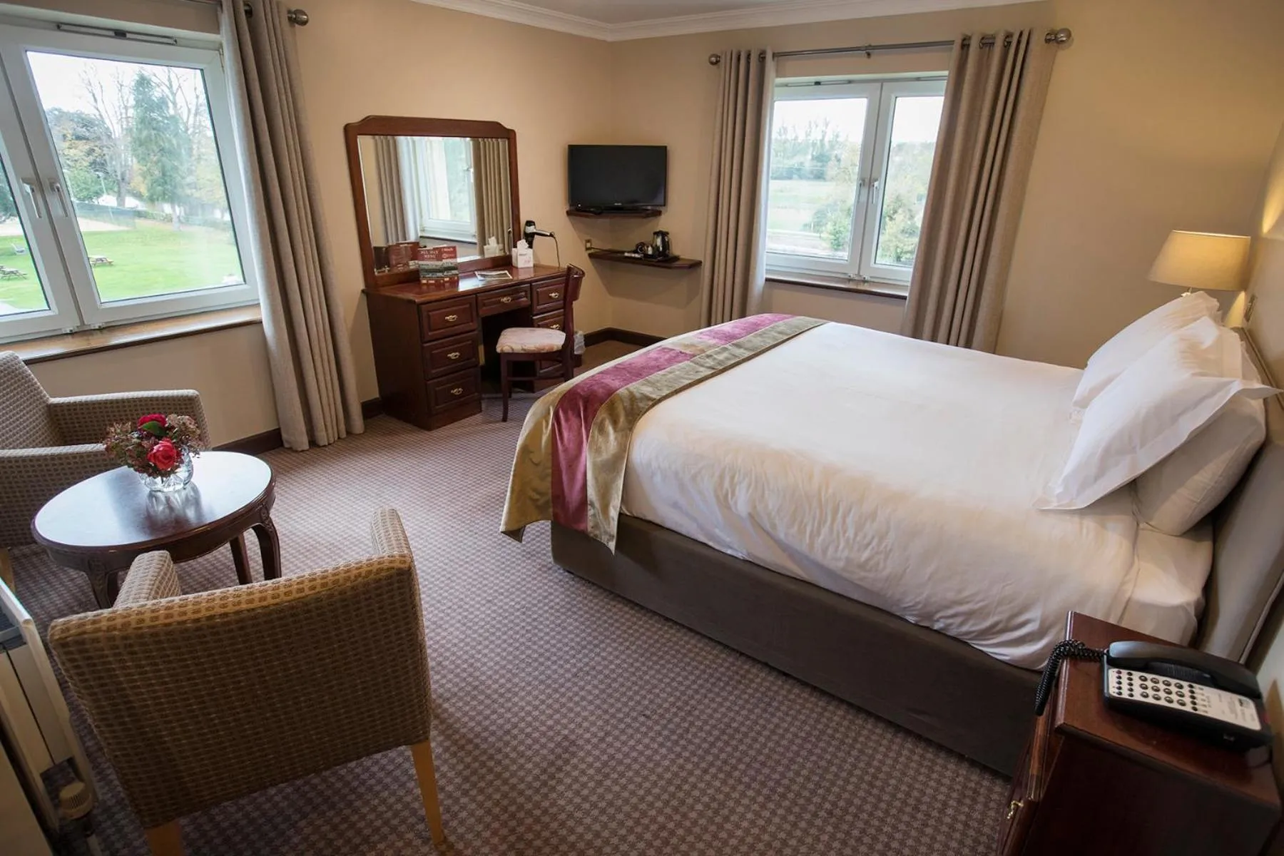 Bed in Hotel Minella & Leisure Centre