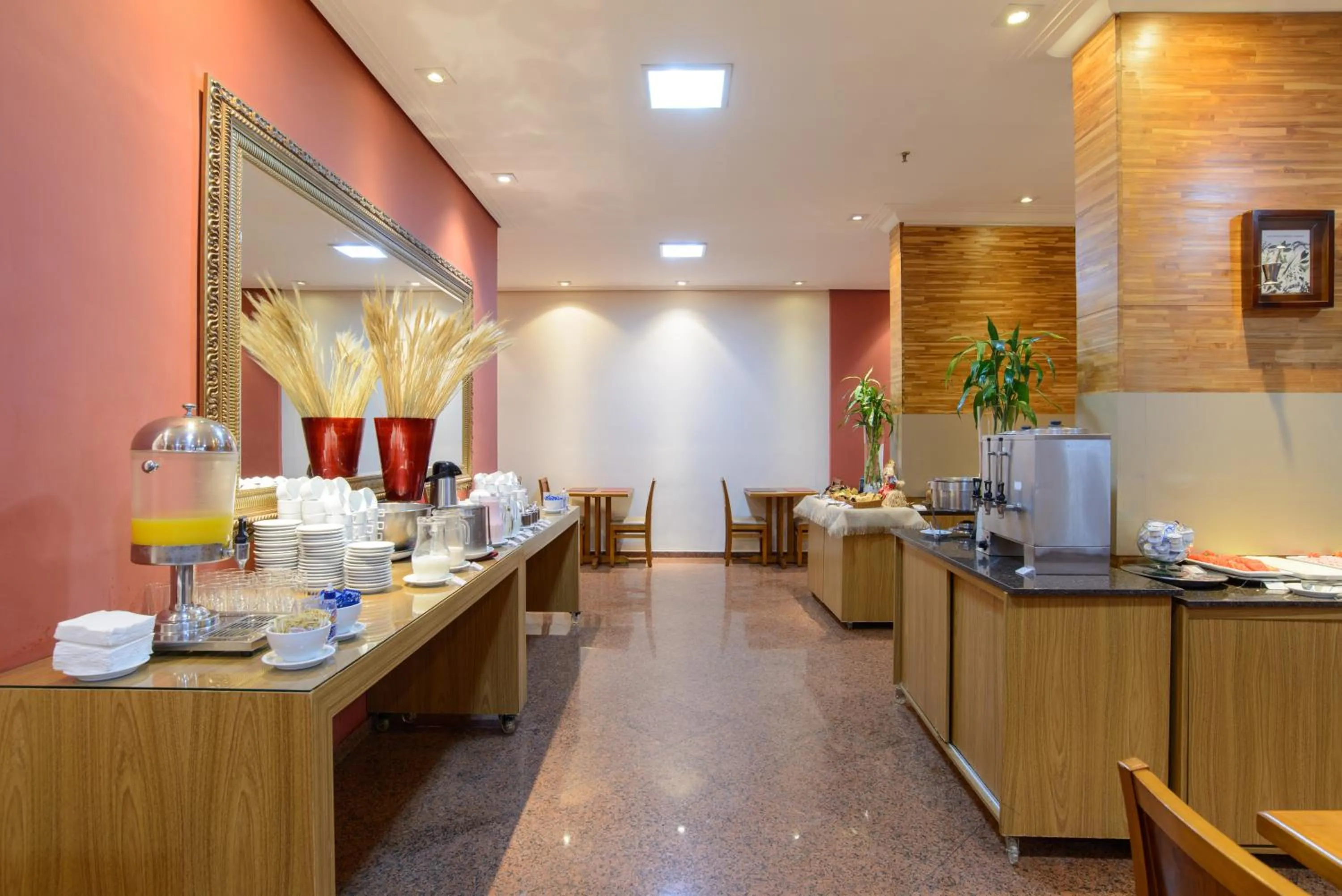 Restaurant/places to eat in Faro Hotel São José dos Campos