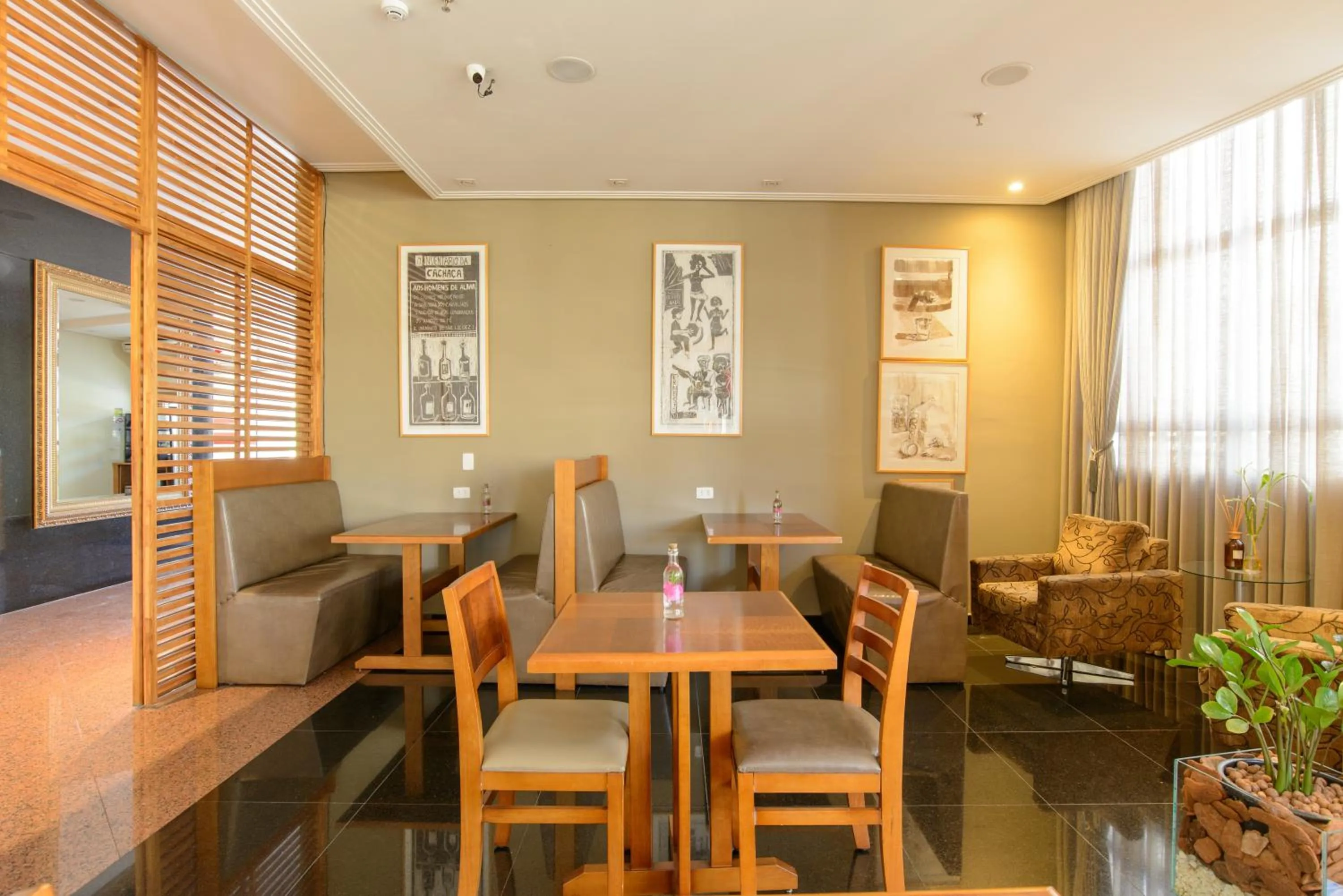 Seating area in Faro Hotel São José dos Campos