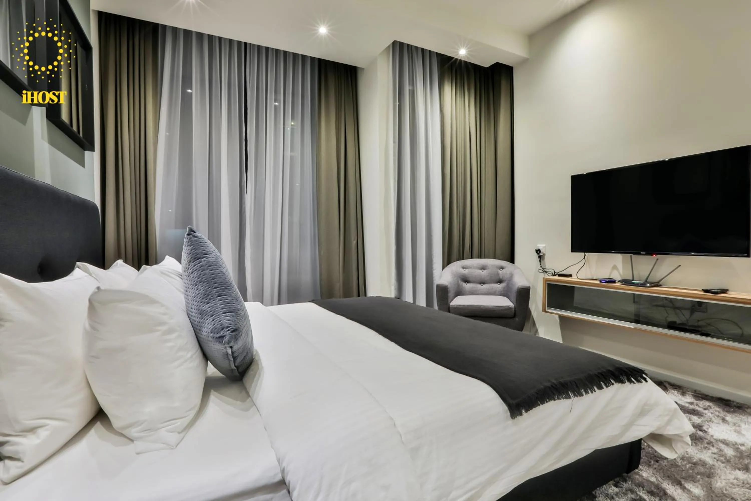 TV and multimedia in Expressionz 48th floor Sky Pool