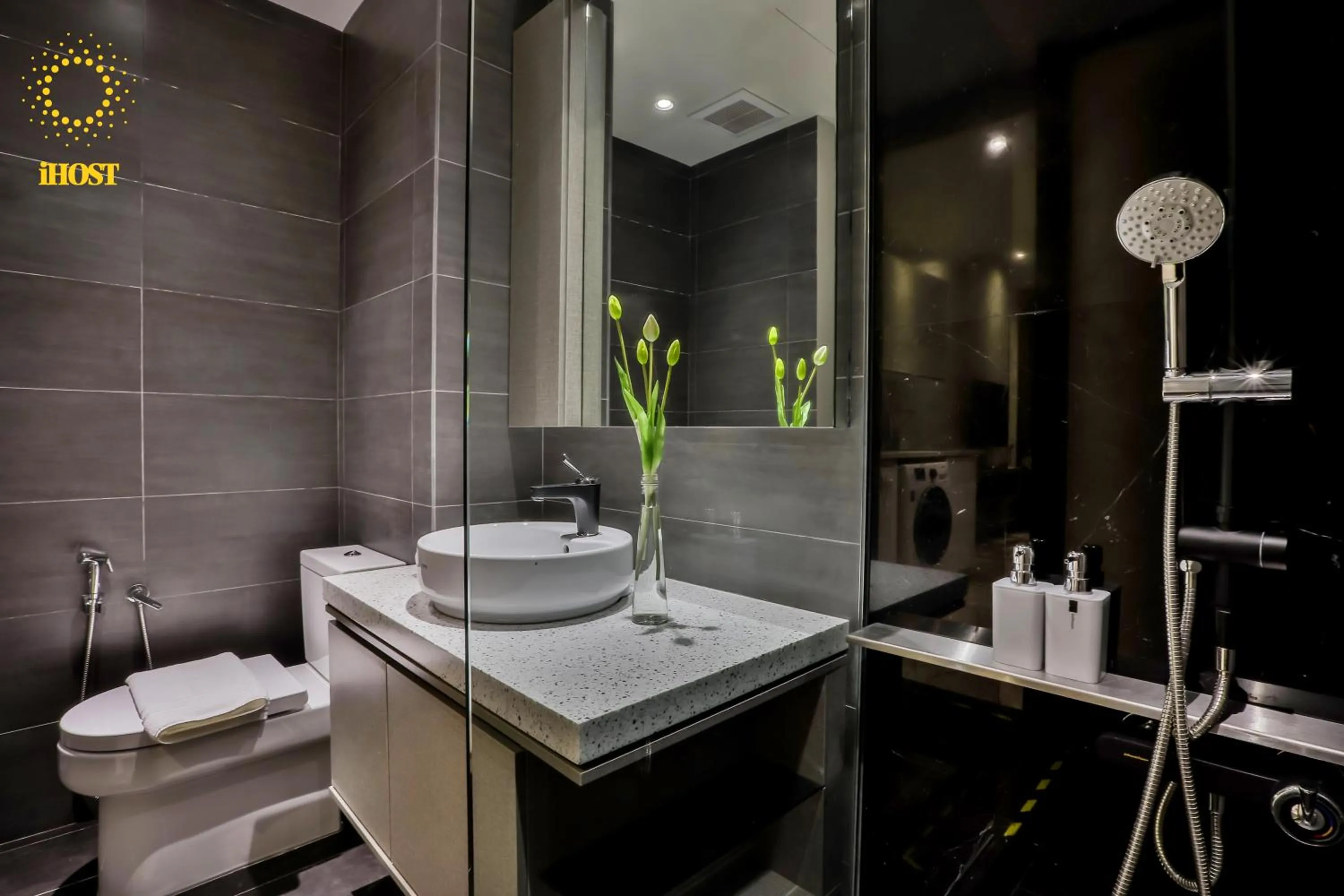 Toilet in Expressionz 48th floor Sky Pool